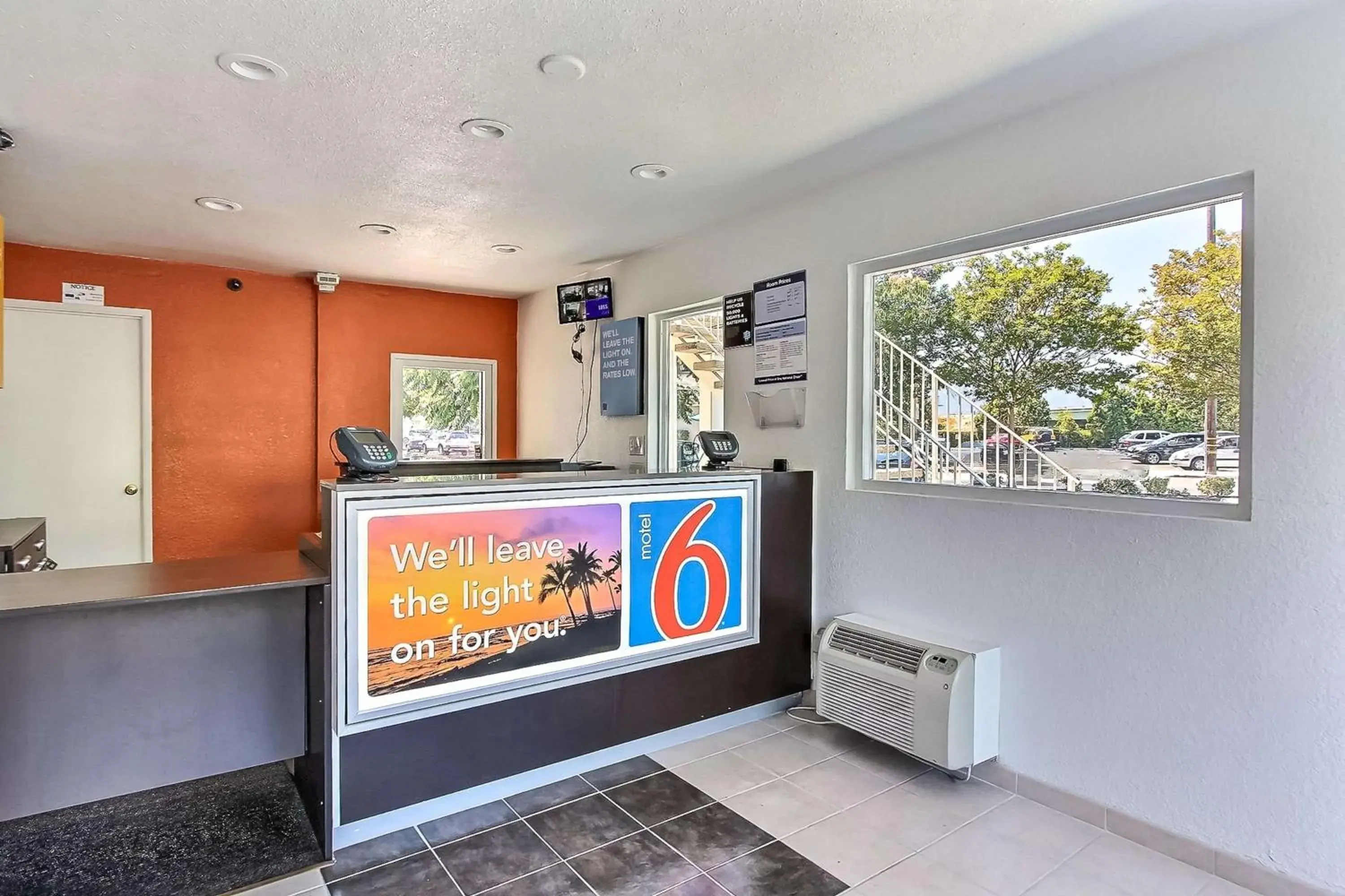 Lobby or reception in Motel 6-Campbell, CA - San Jose
