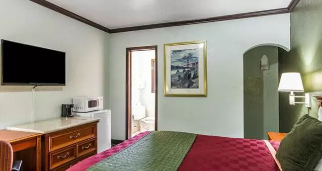 TV and multimedia, Bed in Rodeway Inn Chico University Area