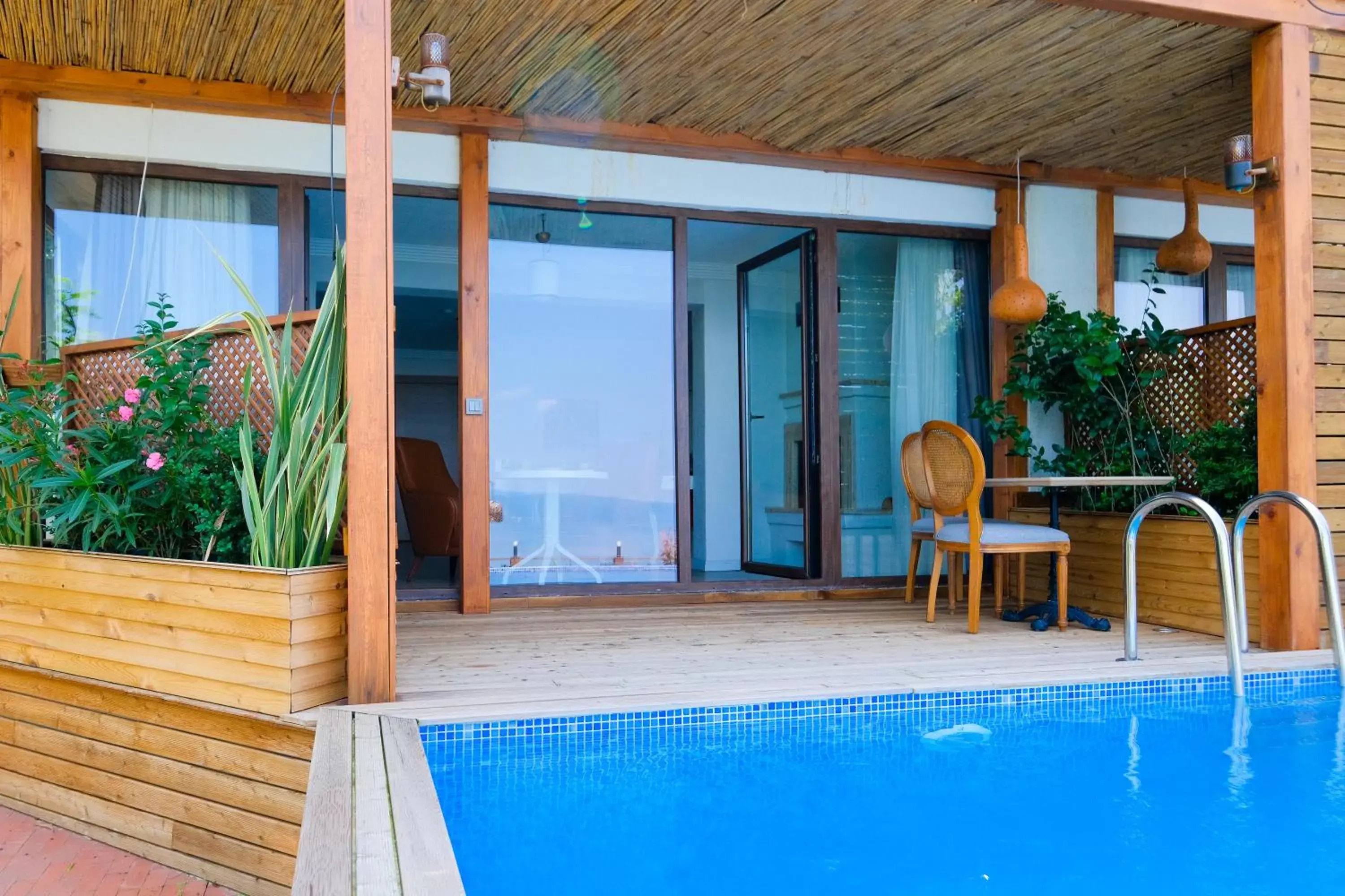 Balcony/Terrace, Swimming Pool in Sapanca Villa Suite Boutique Hotel