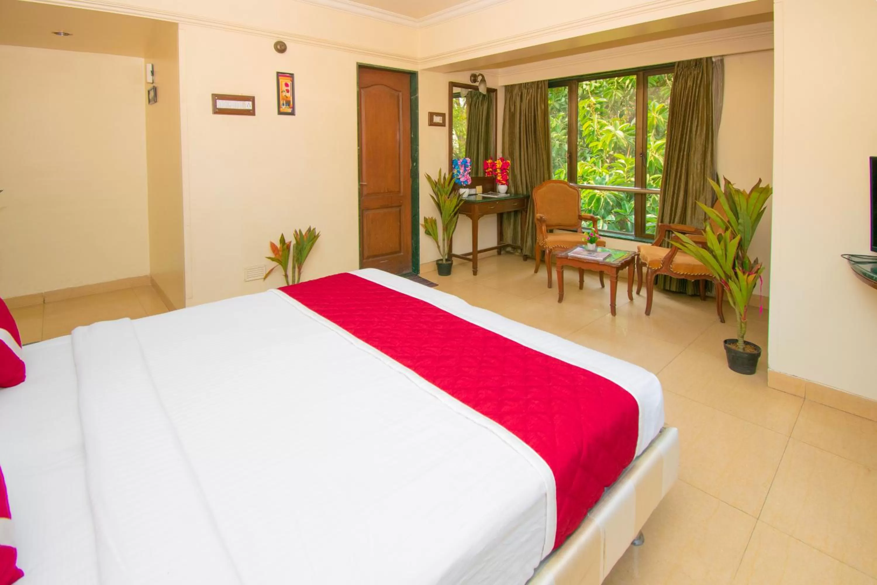 Photo of the whole room, Bed in Octave Bund Garden