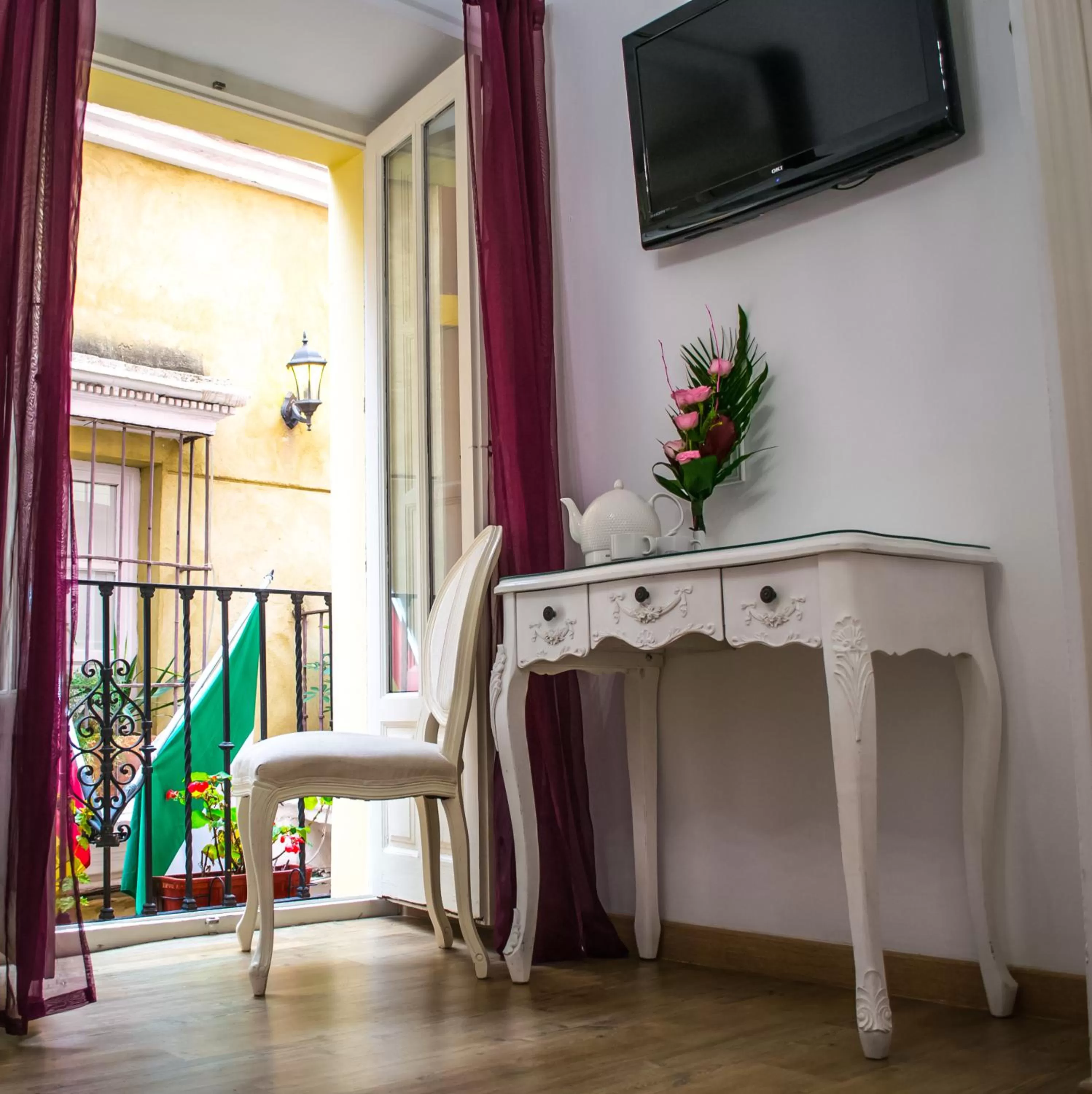 Decorative detail in Un Patio en Santa Cruz