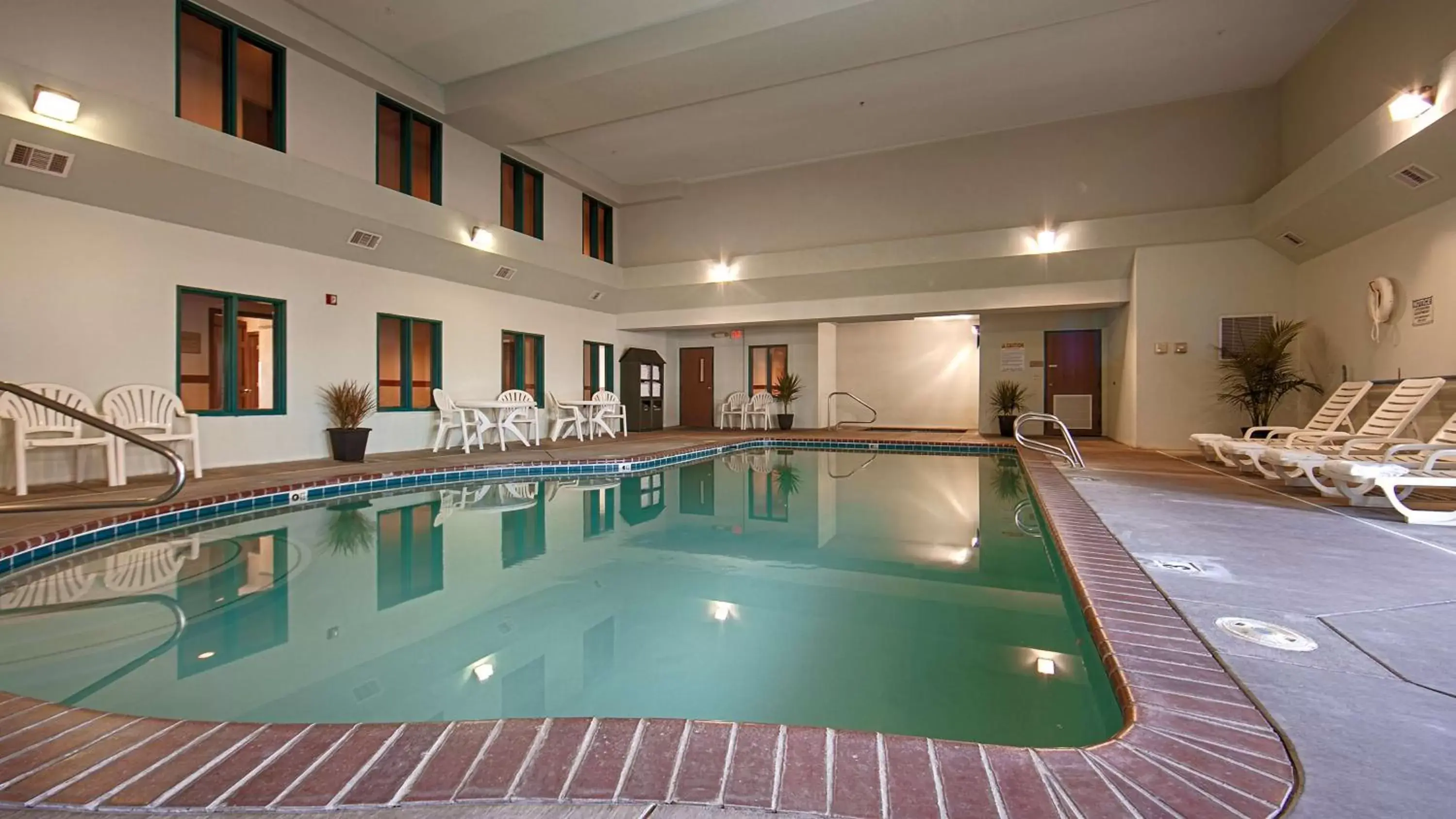 Swimming Pool in Best Western Desert Inn