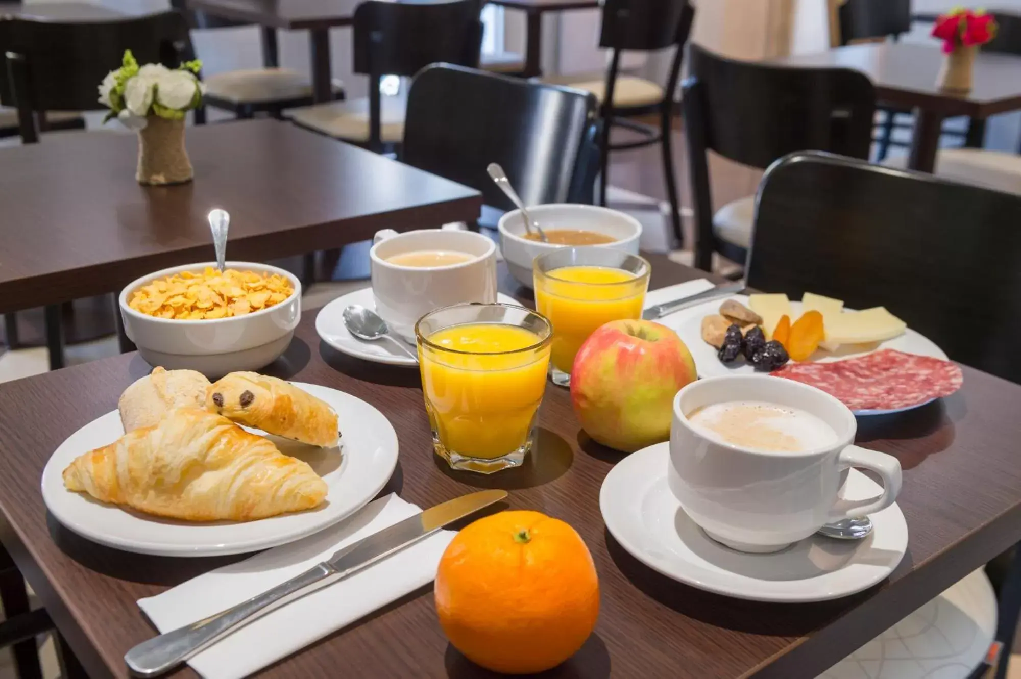 Breakfast in The Originals City, Hôtel Paris Sud, Orly-Draveil