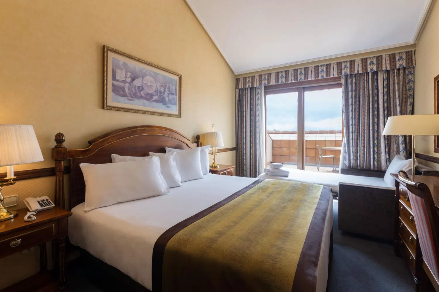 Bed in Hotel Exe Reina Isabel