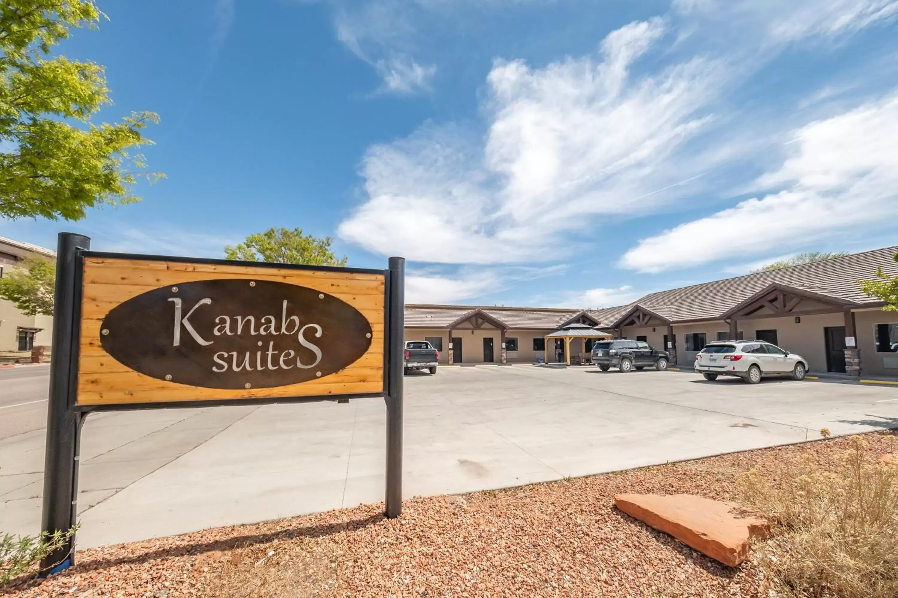 Property building in Kanab Suites