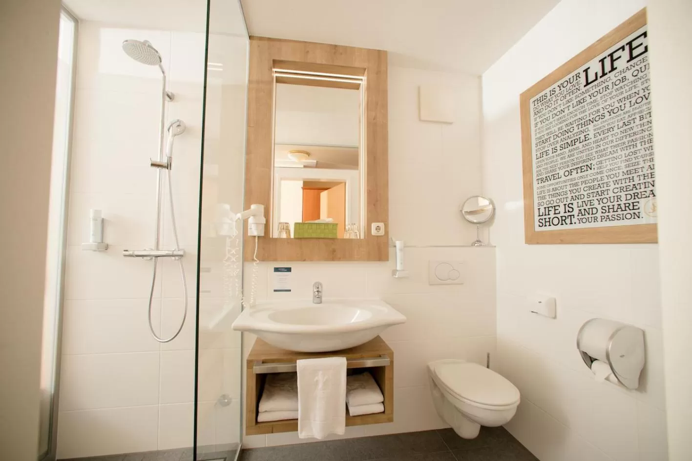 Hotel Locker & Legere