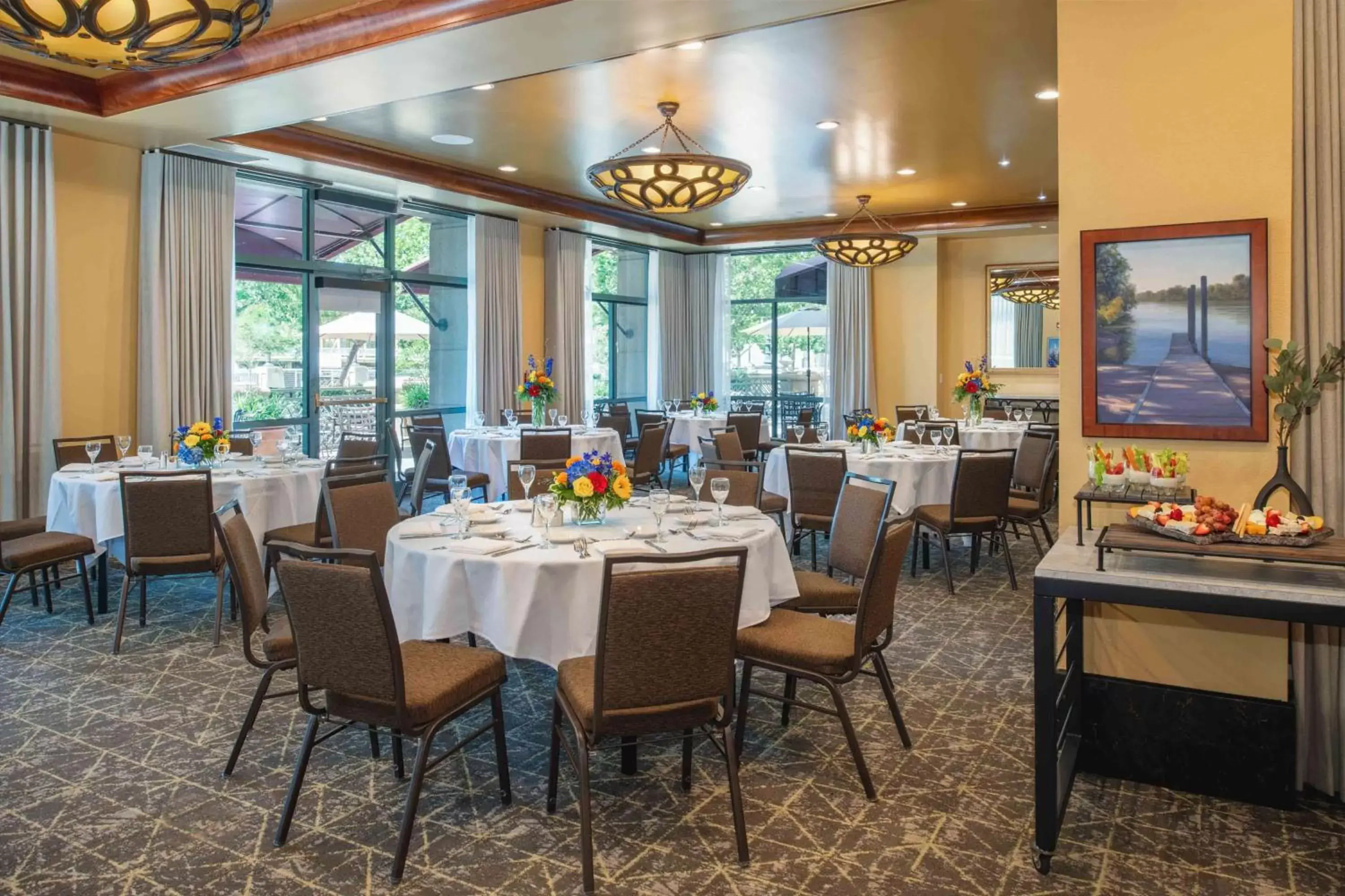 Meeting/conference room, Restaurant/Places to Eat in Embassy Suites by Hilton Sacramento Riverfront Promenade