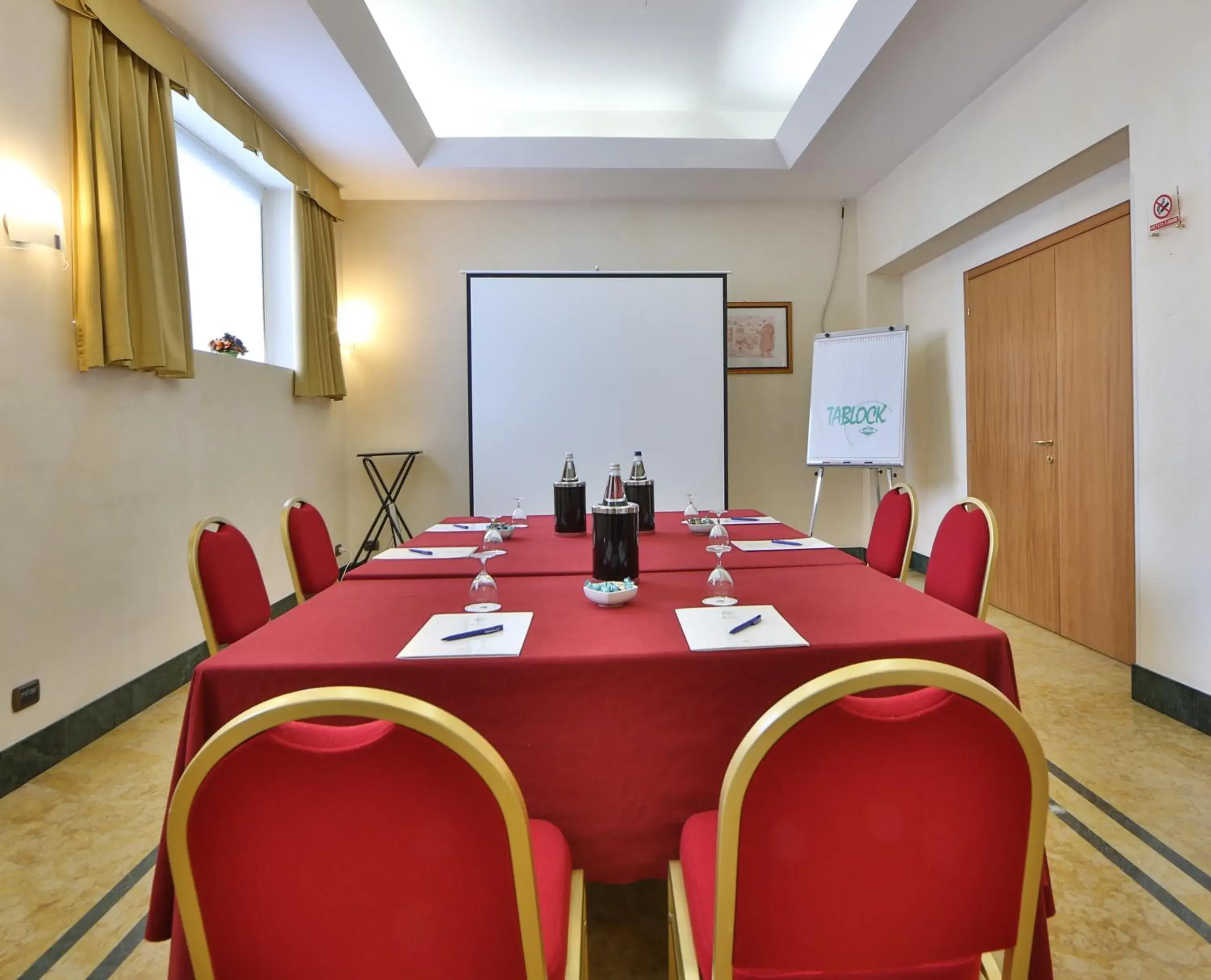 Business facilities in Hotel Mirage, Sure Hotel Collection by Best Western