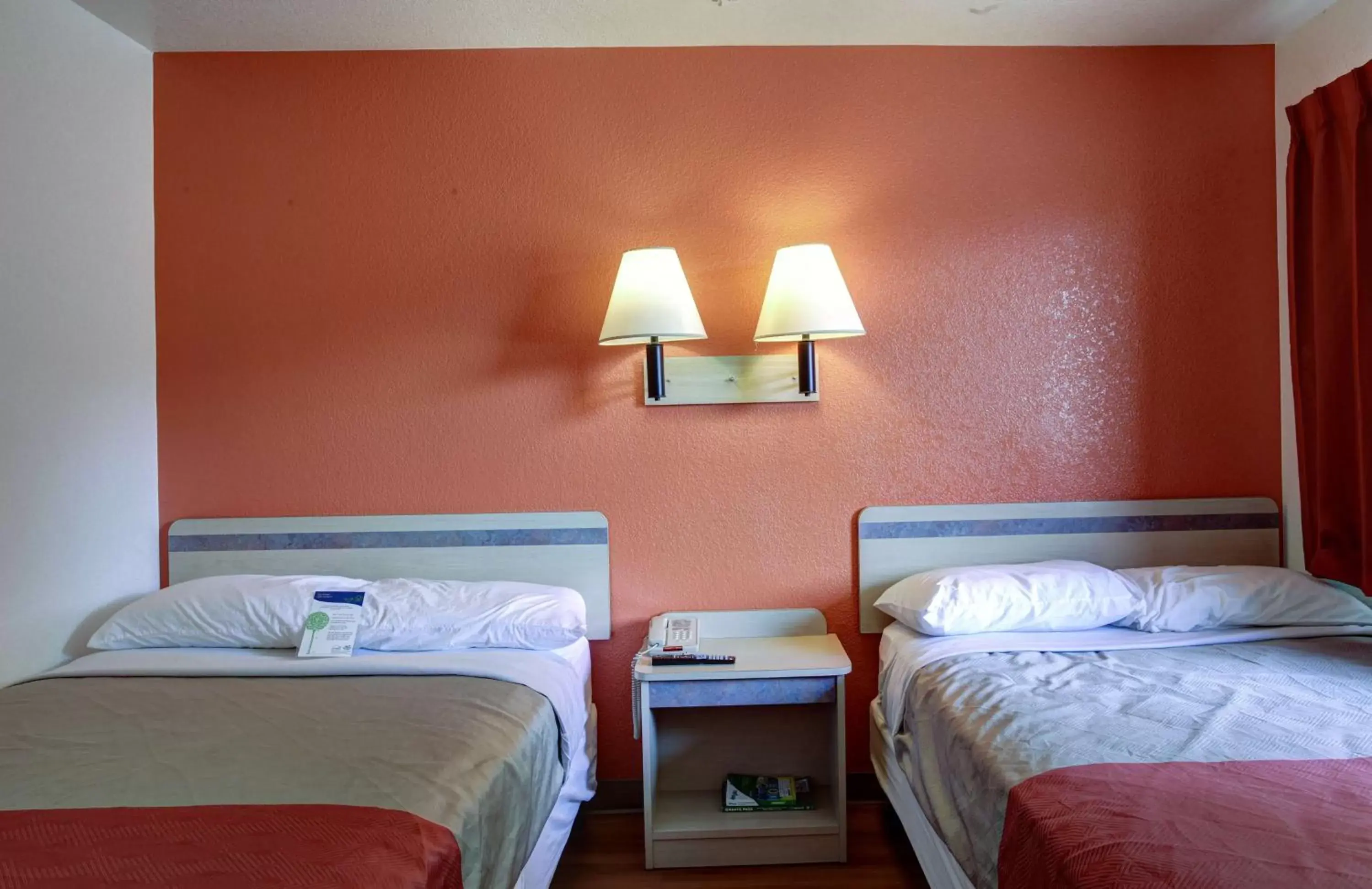 Photo of the whole room, Room Photo in Motel 6-Grants Pass, OR