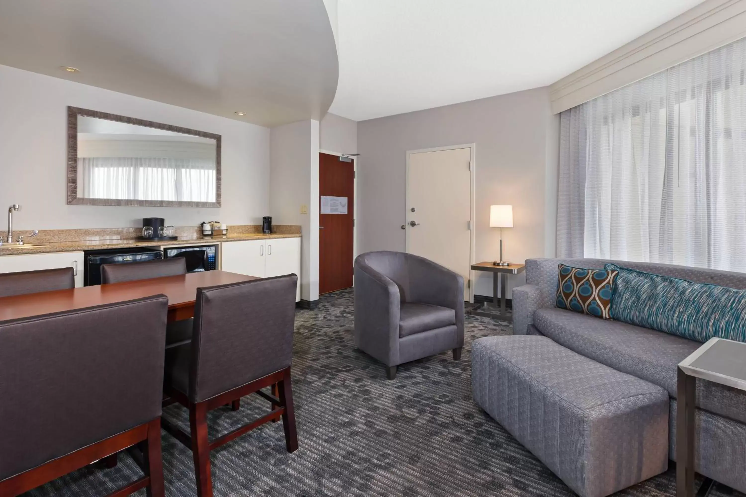 Living room, Seating Area in Courtyard by Marriott Oklahoma City Downtown