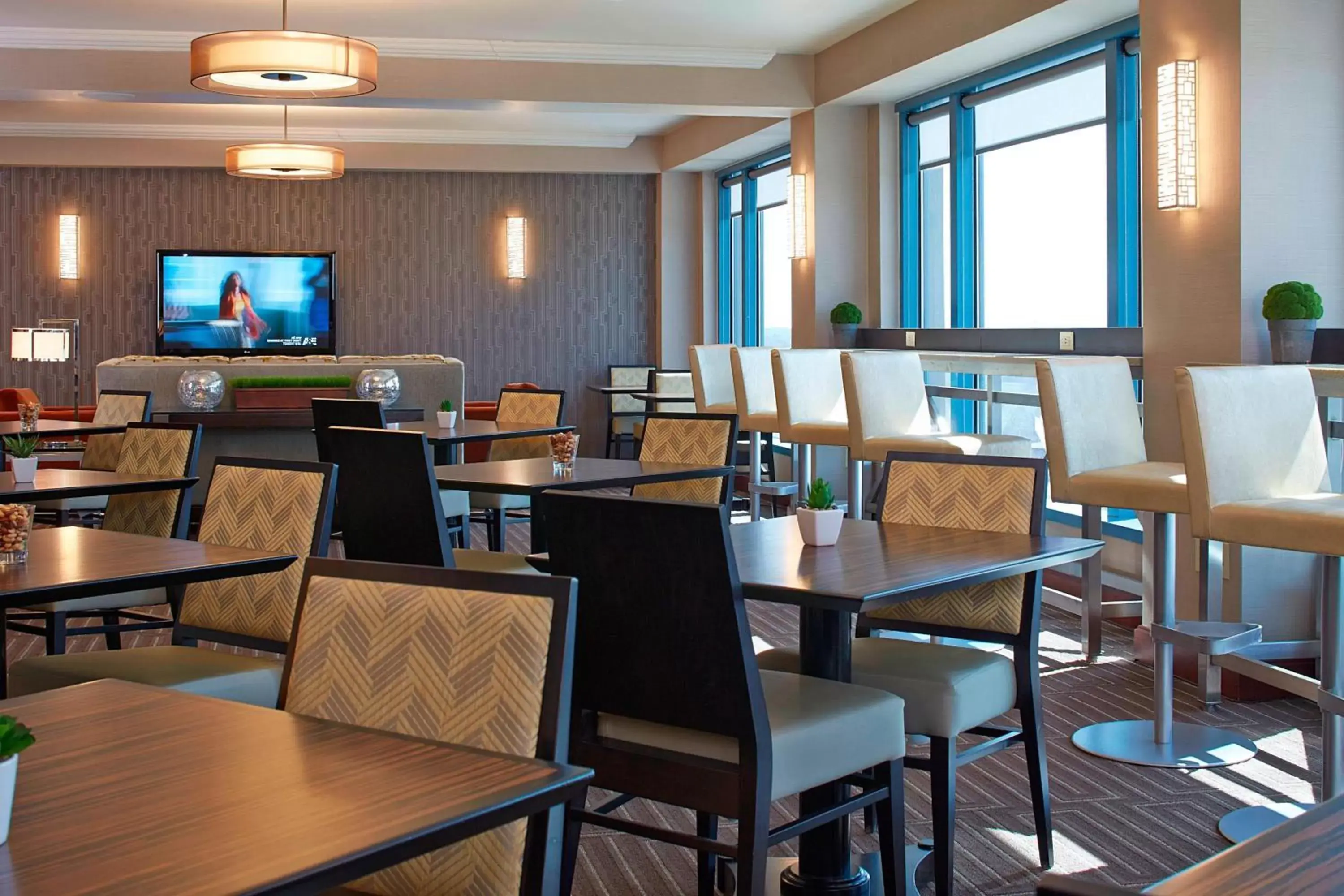 Lounge or bar, Restaurant/Places to Eat in Milwaukee Marriott West