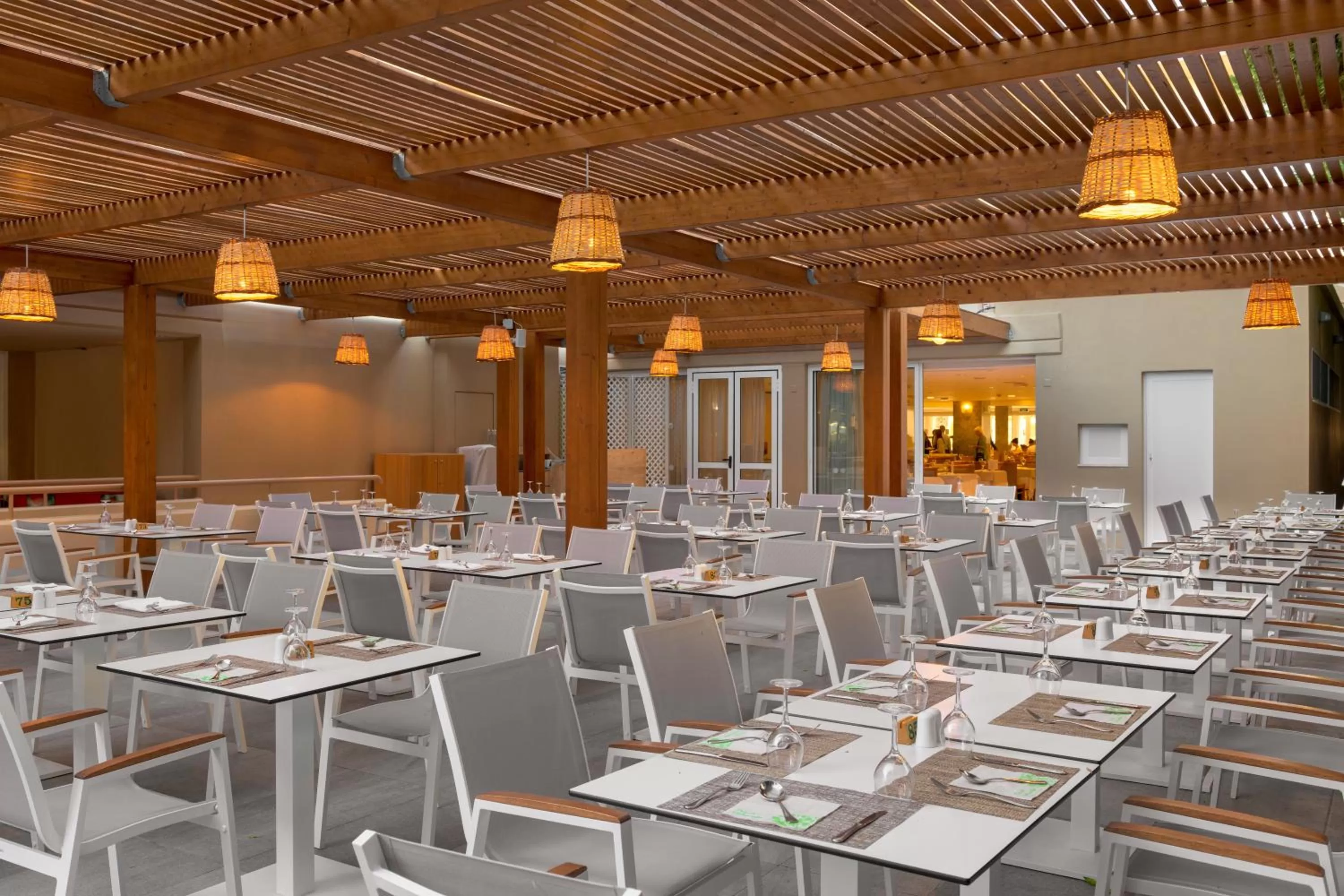 Restaurant/places to eat in Sun Beach Resort