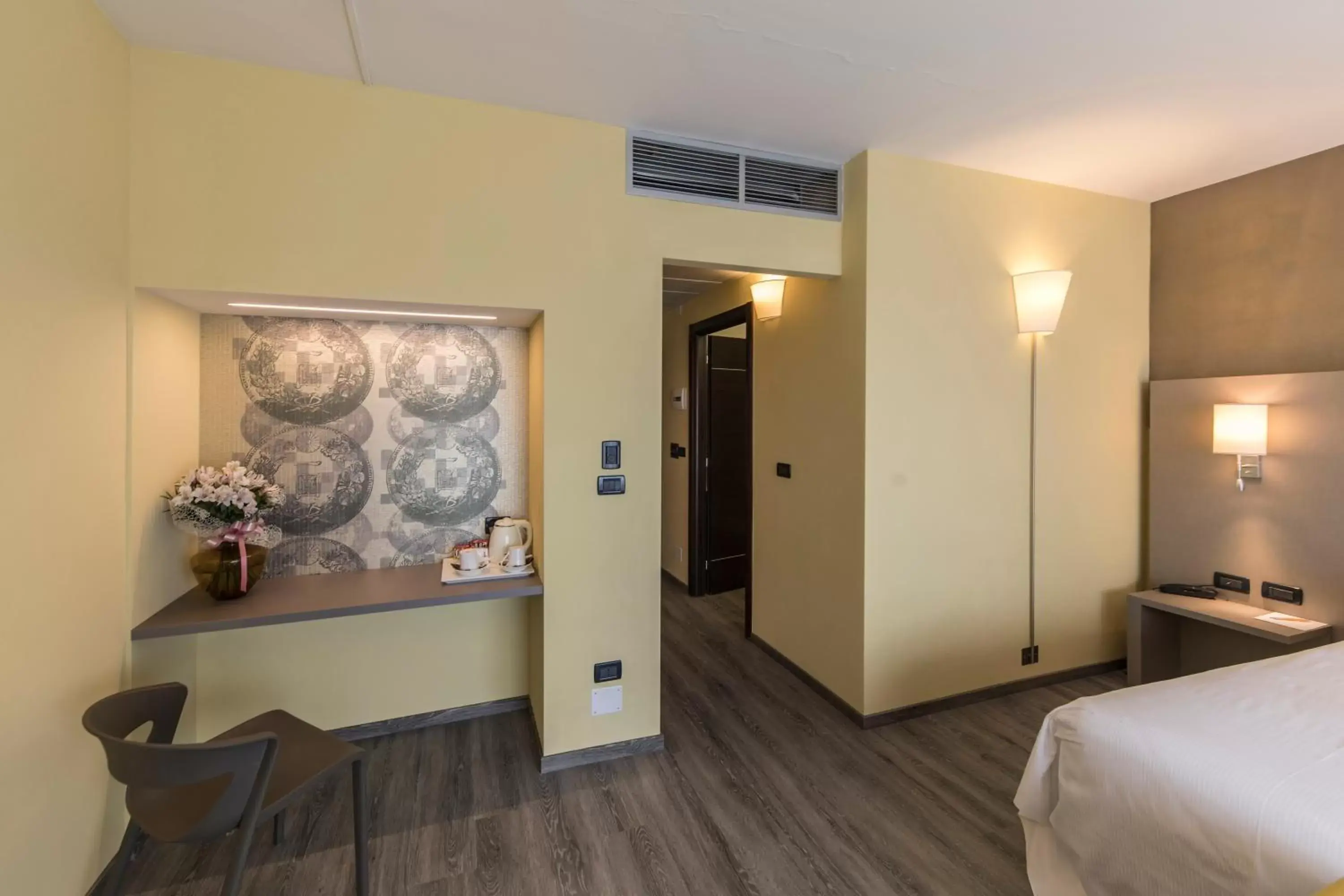 Bedroom, TV/Entertainment Center in Hotel Donatello Imola