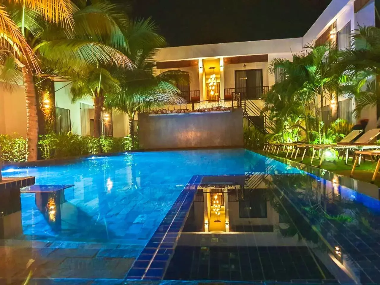 Property building, Swimming Pool in Central Corner d'Angkor