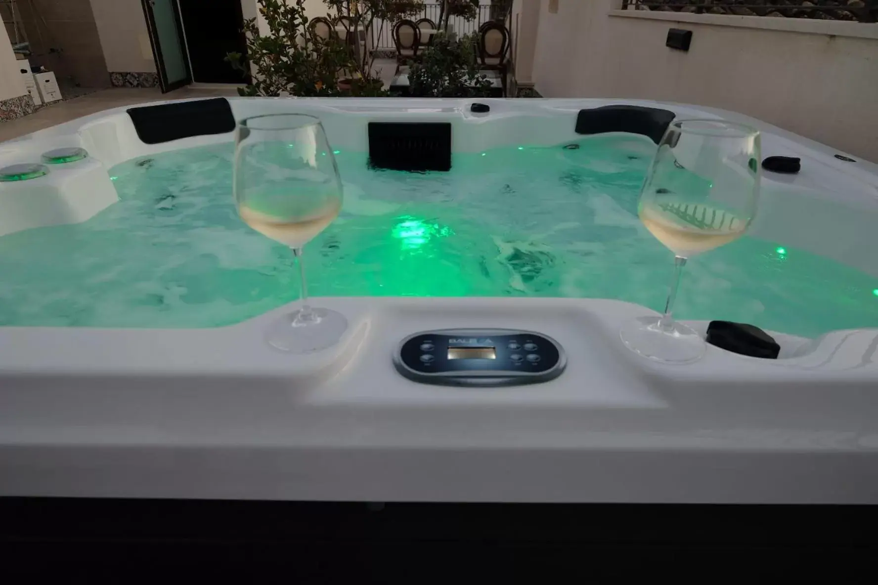 Hot Tub in Morfeo Charming Rooms & Relax