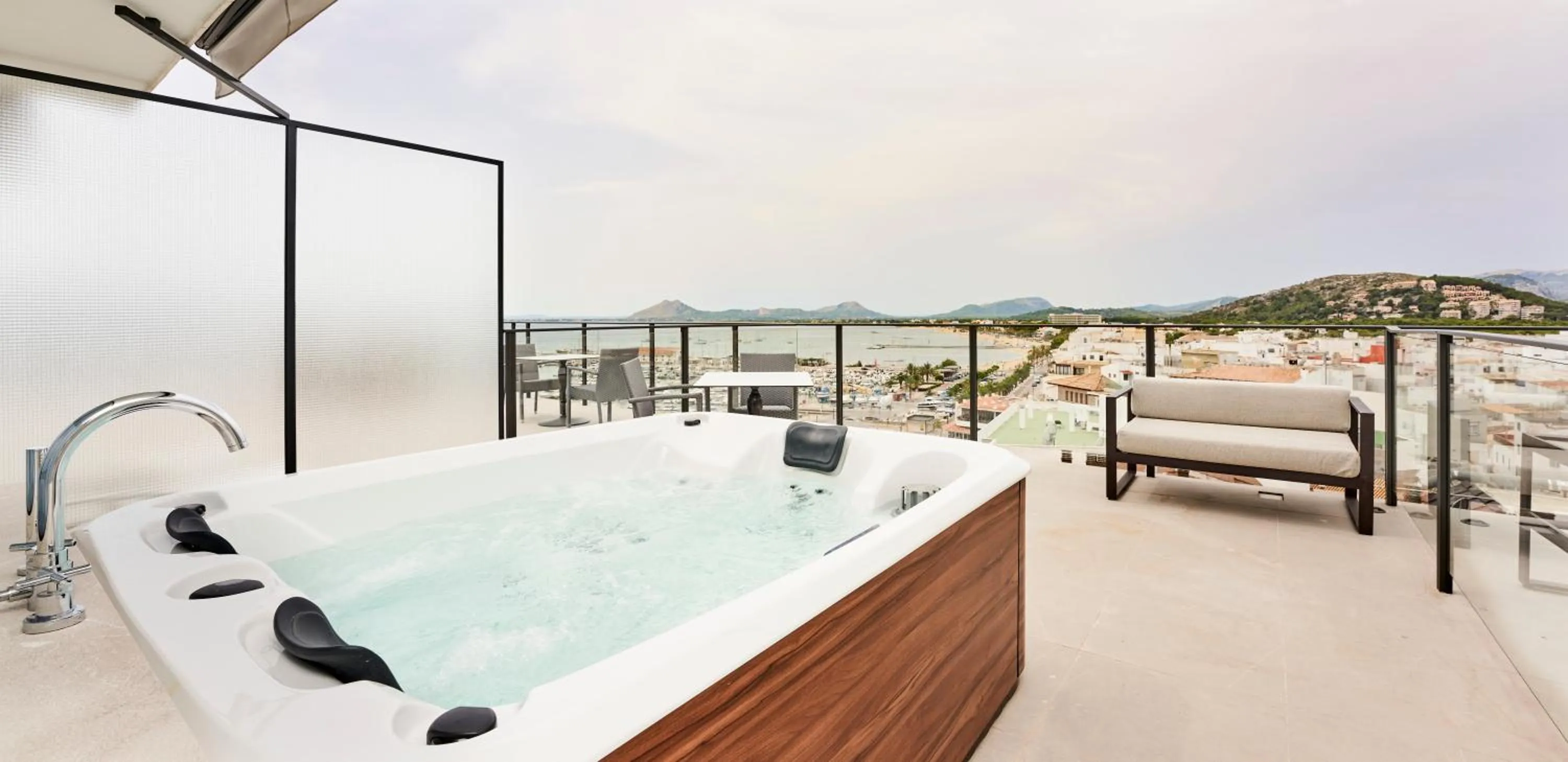 Hot Tub in Hoposa Daina- Adults Only