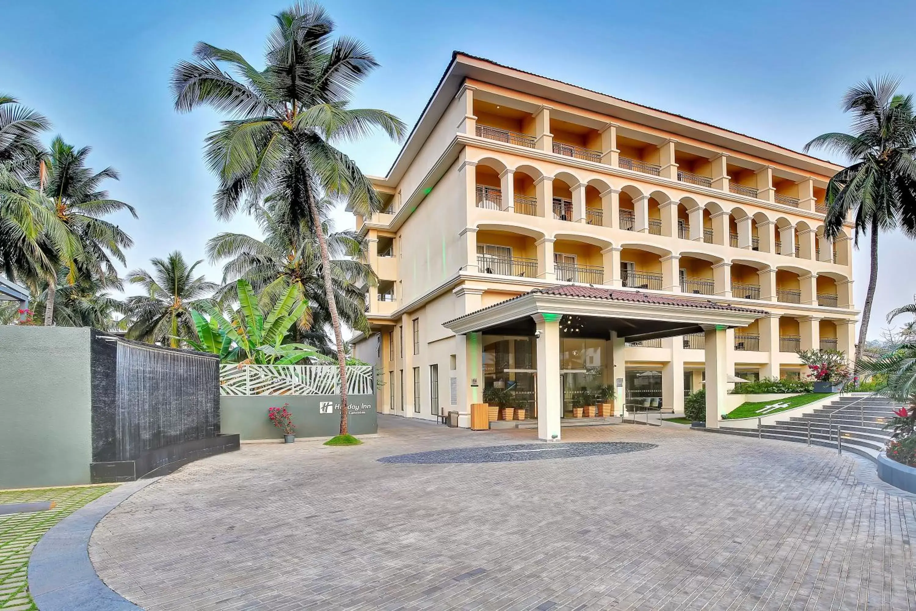 Property Building in Holiday Inn Goa Candolim