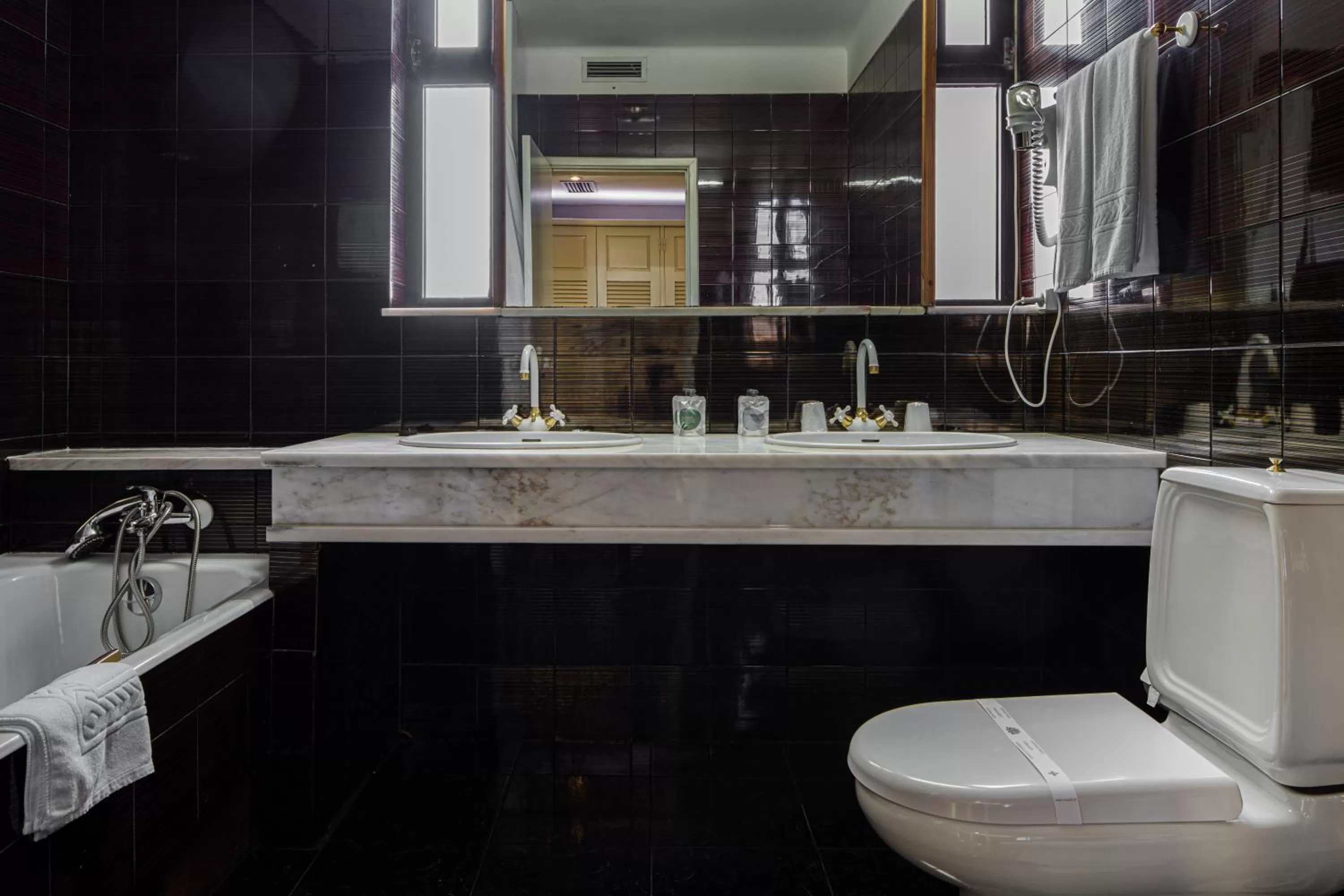 Toilet in Hotel Lara