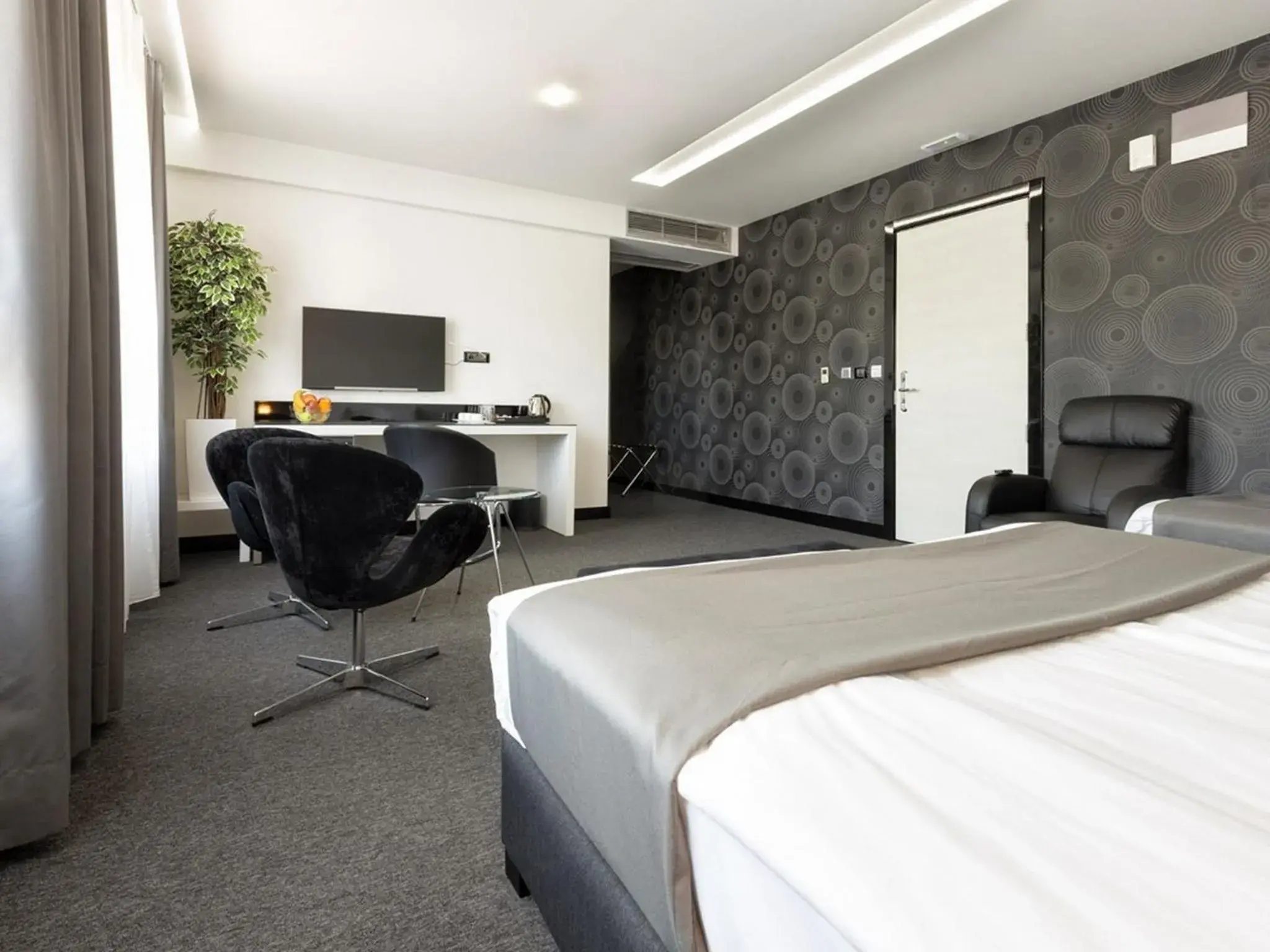 Photo of the whole room, Room Photo in Nova City Hotel Signature Collection Belgrade