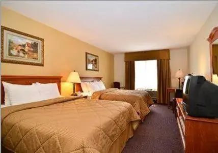 Queen Room with Two Queen Beds in Rodeway Inn of Espanola