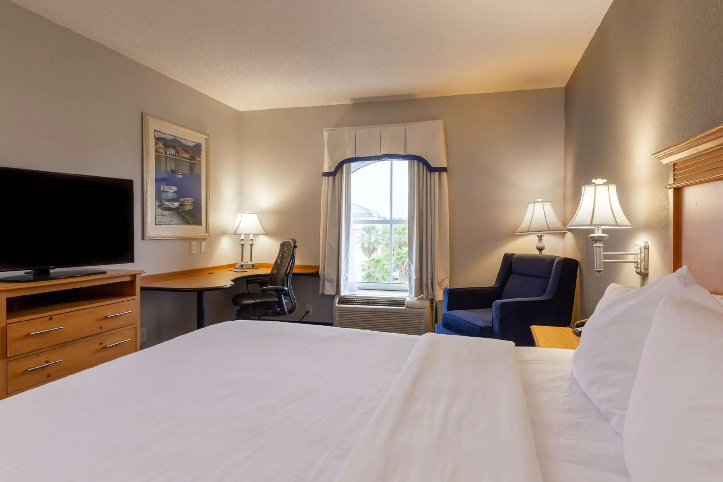 Bedroom, Bed in Hampton Inn & Suites Jacksonville Deerwood Park