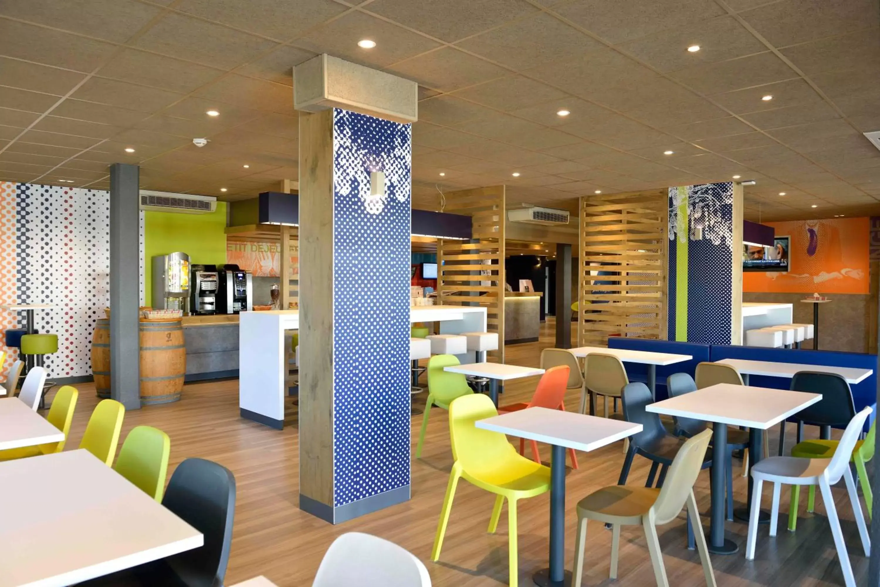 Restaurant/places to eat, Lounge/Bar in ibis budget Bordeaux Lac