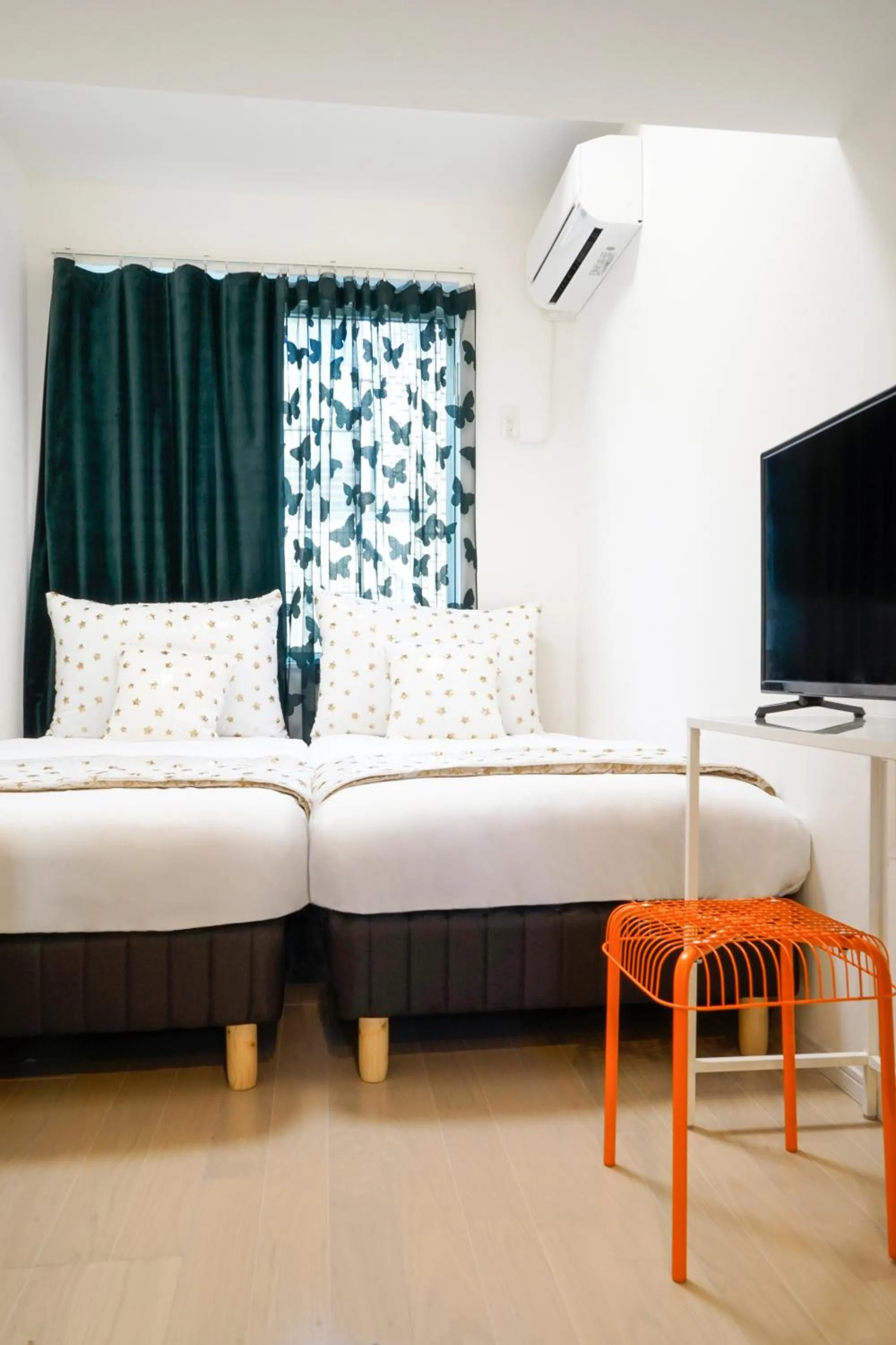 Bedroom, Bed in Blue Empire Hotel