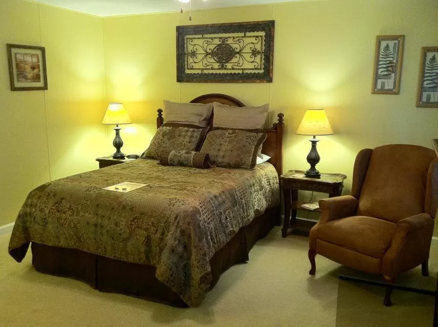 Bed in Brookside Mountain Mist Inn