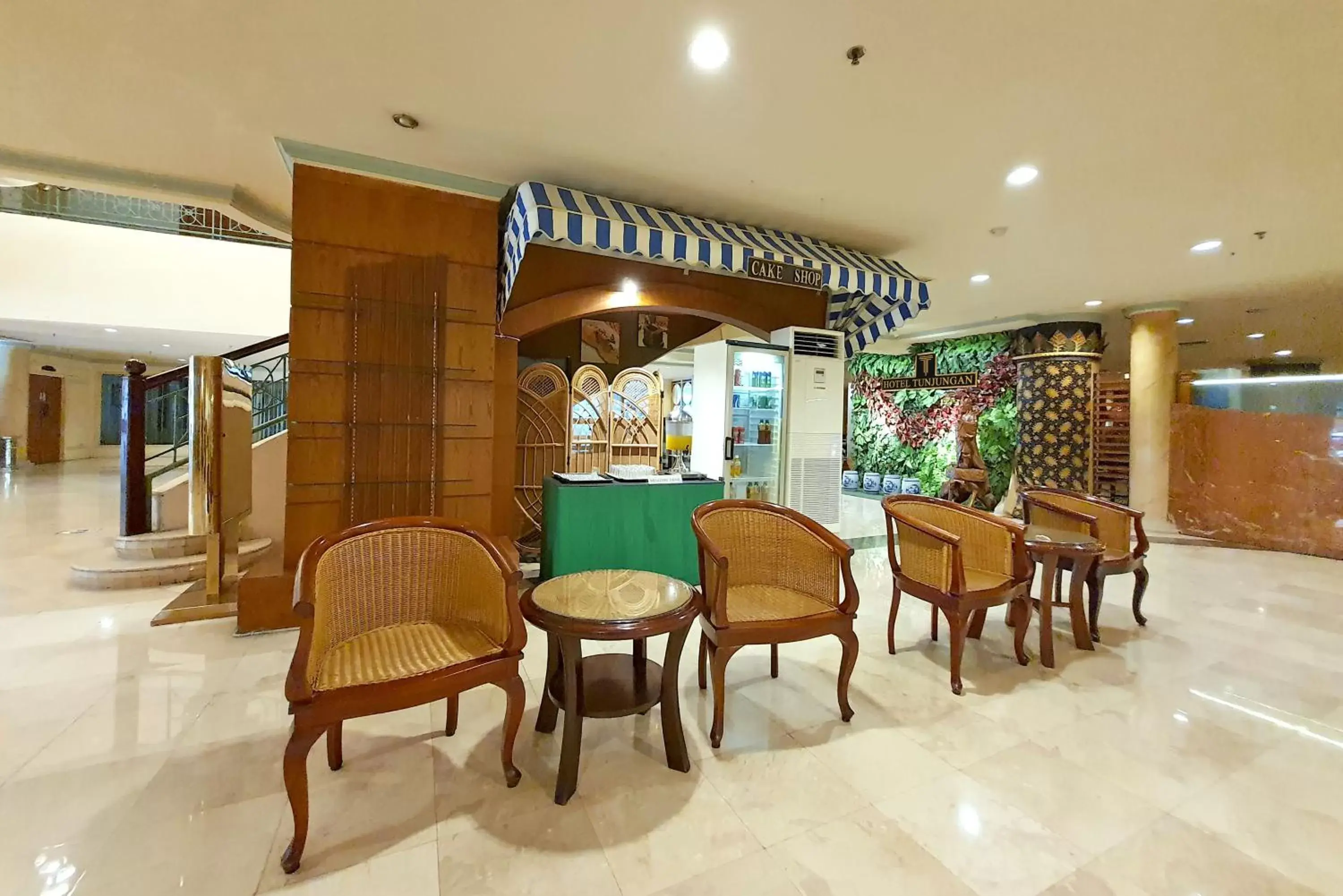 Lounge or bar in Tunjungan Hotel
