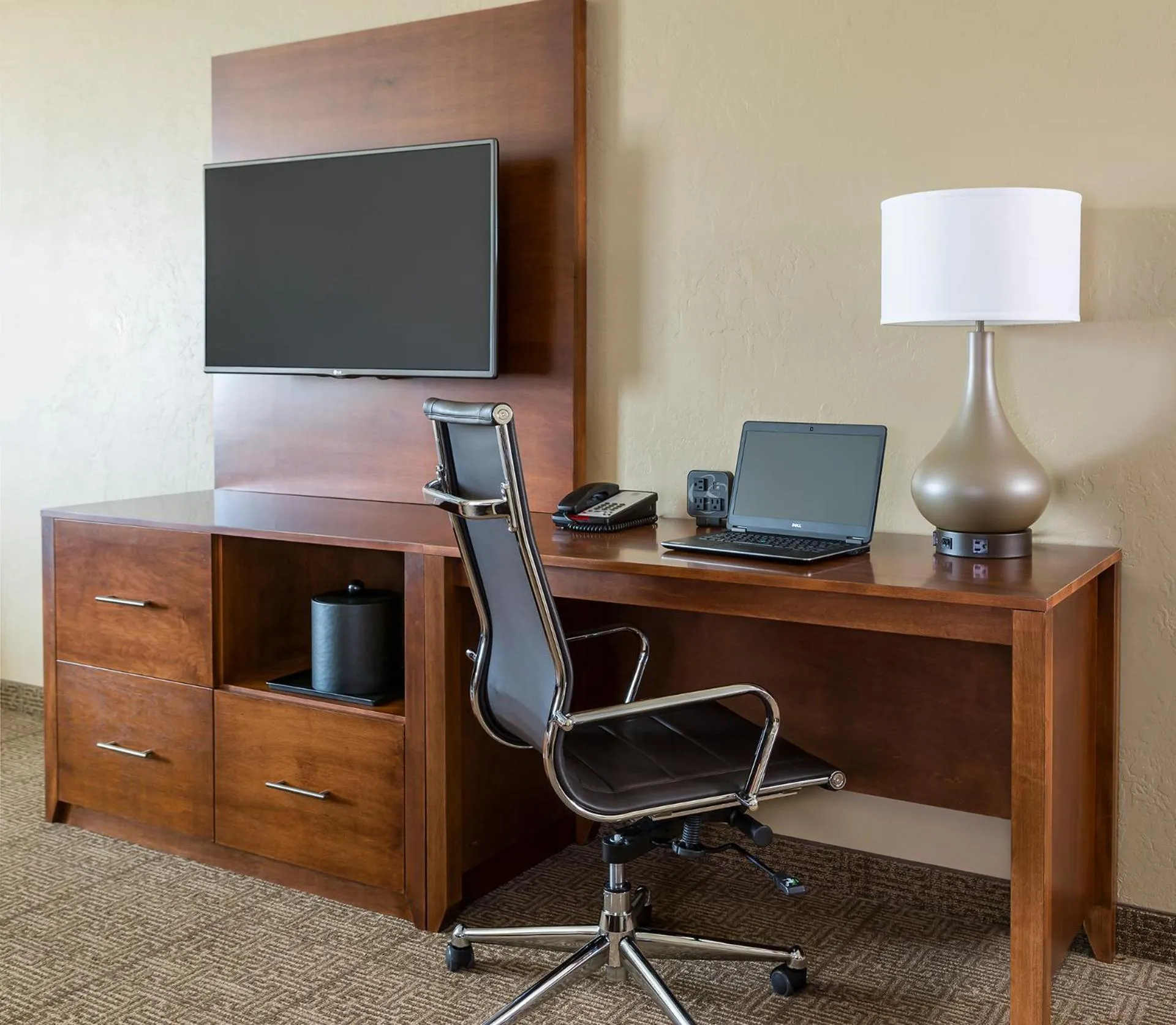 Bedroom in Comfort Suites Hartville-North Canton