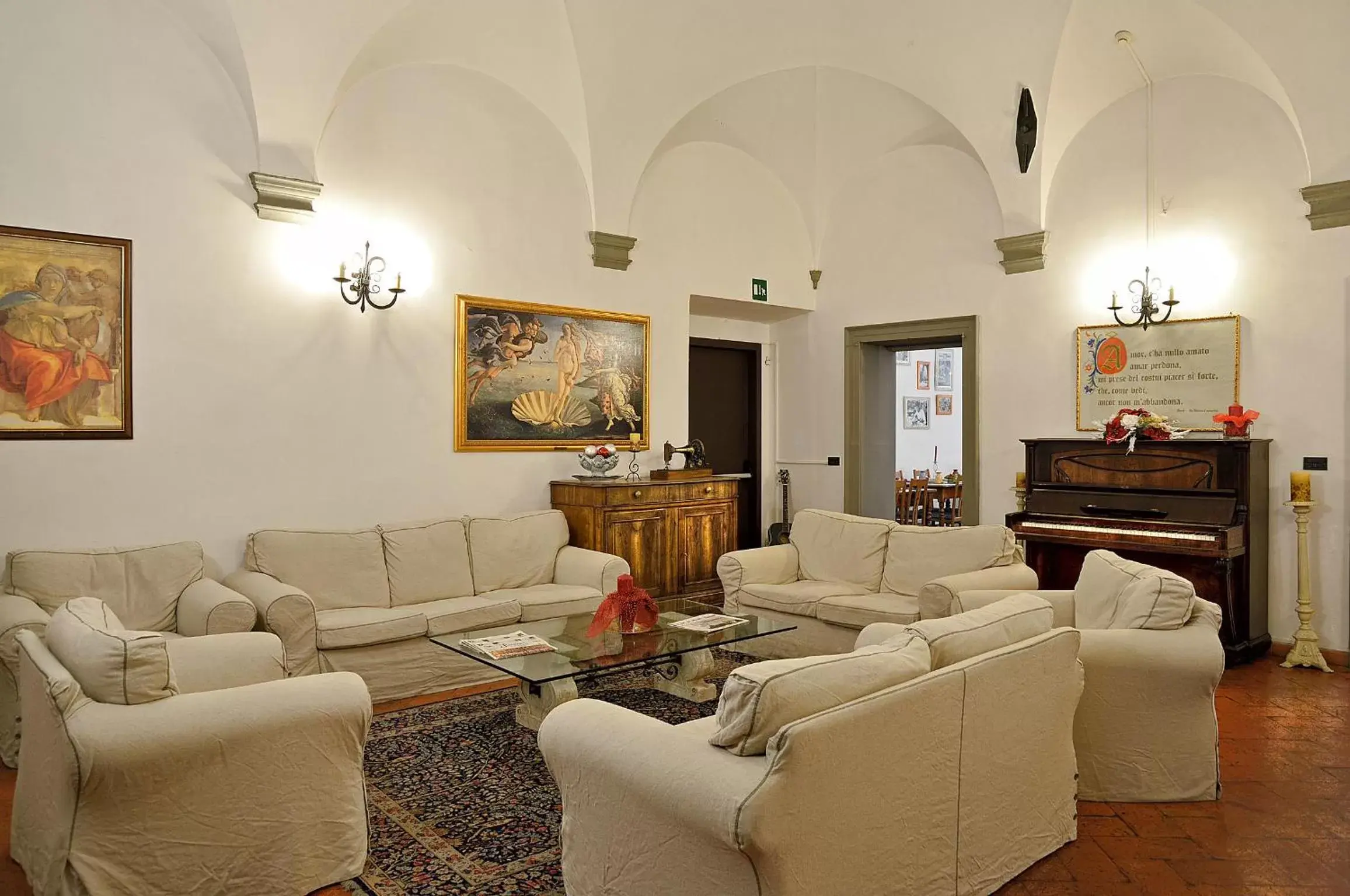 Communal lounge/ TV room, Seating Area in Hotel Vasari
