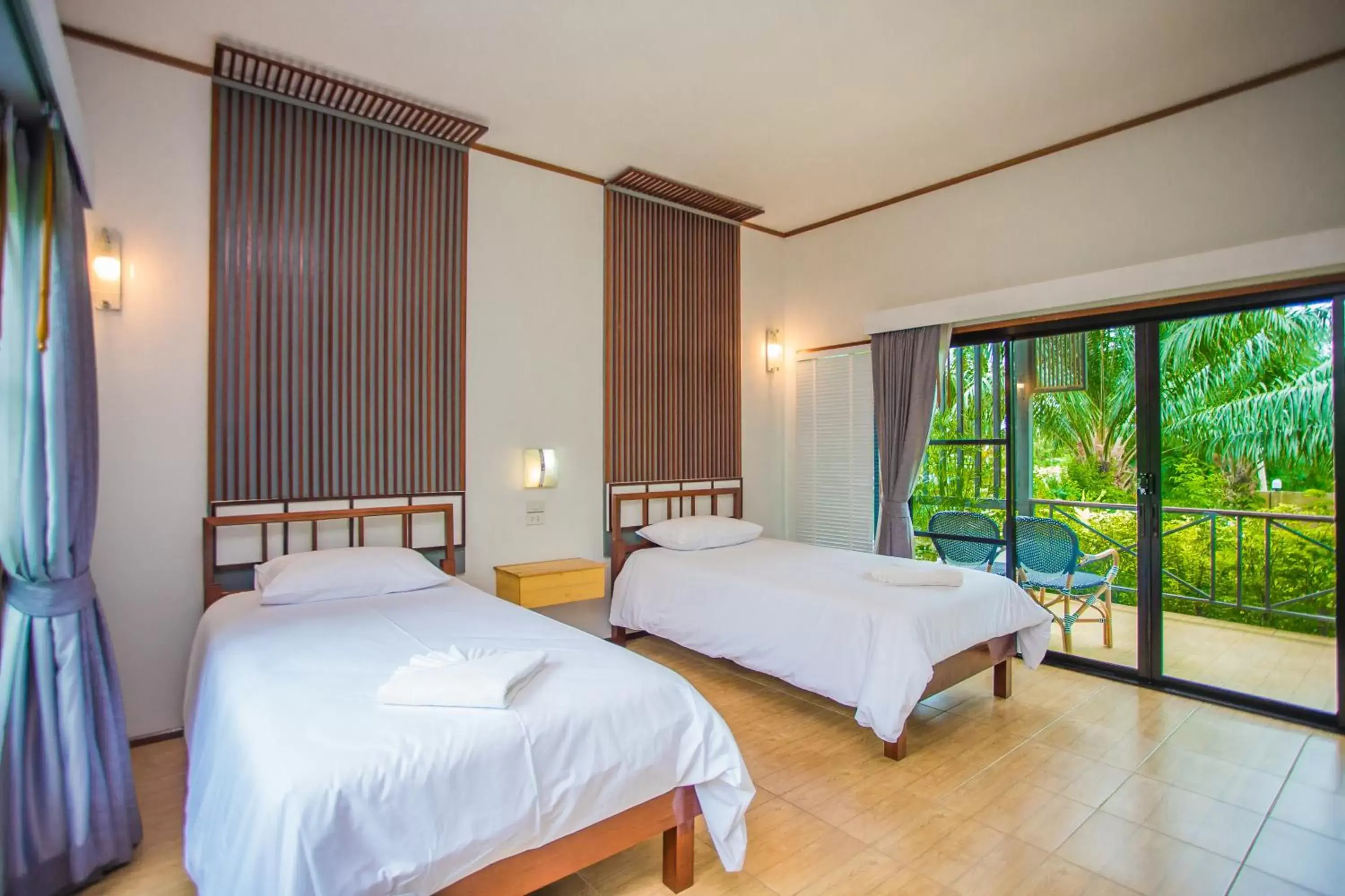 Bedroom, Bed in Palm Pran Resort