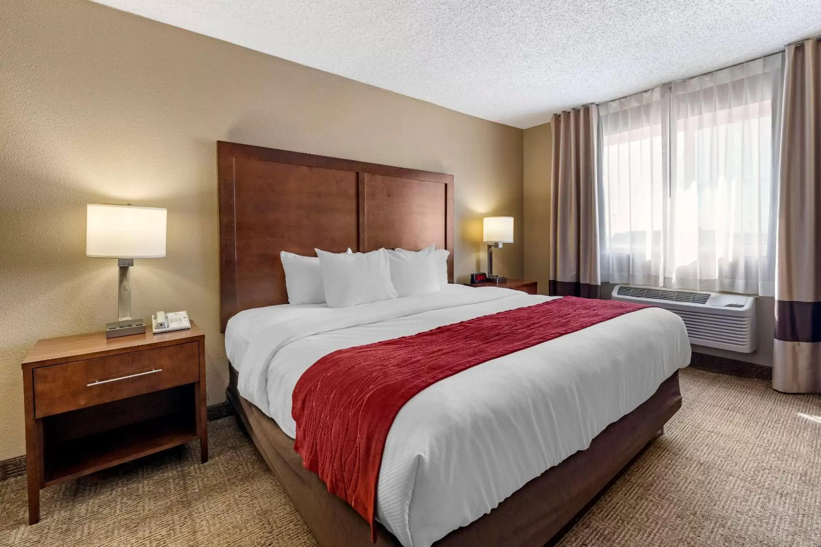 Bed in Comfort Inn & Suites Hays I-70