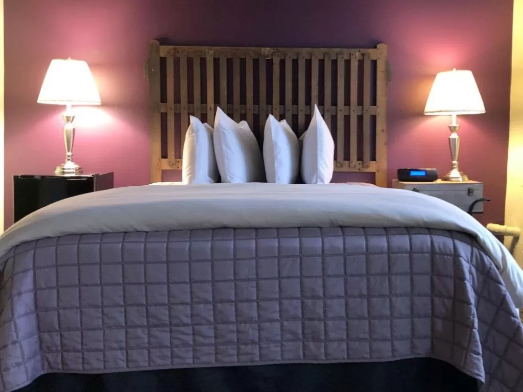 Standard Queen Room in The Inn at Stone Mill