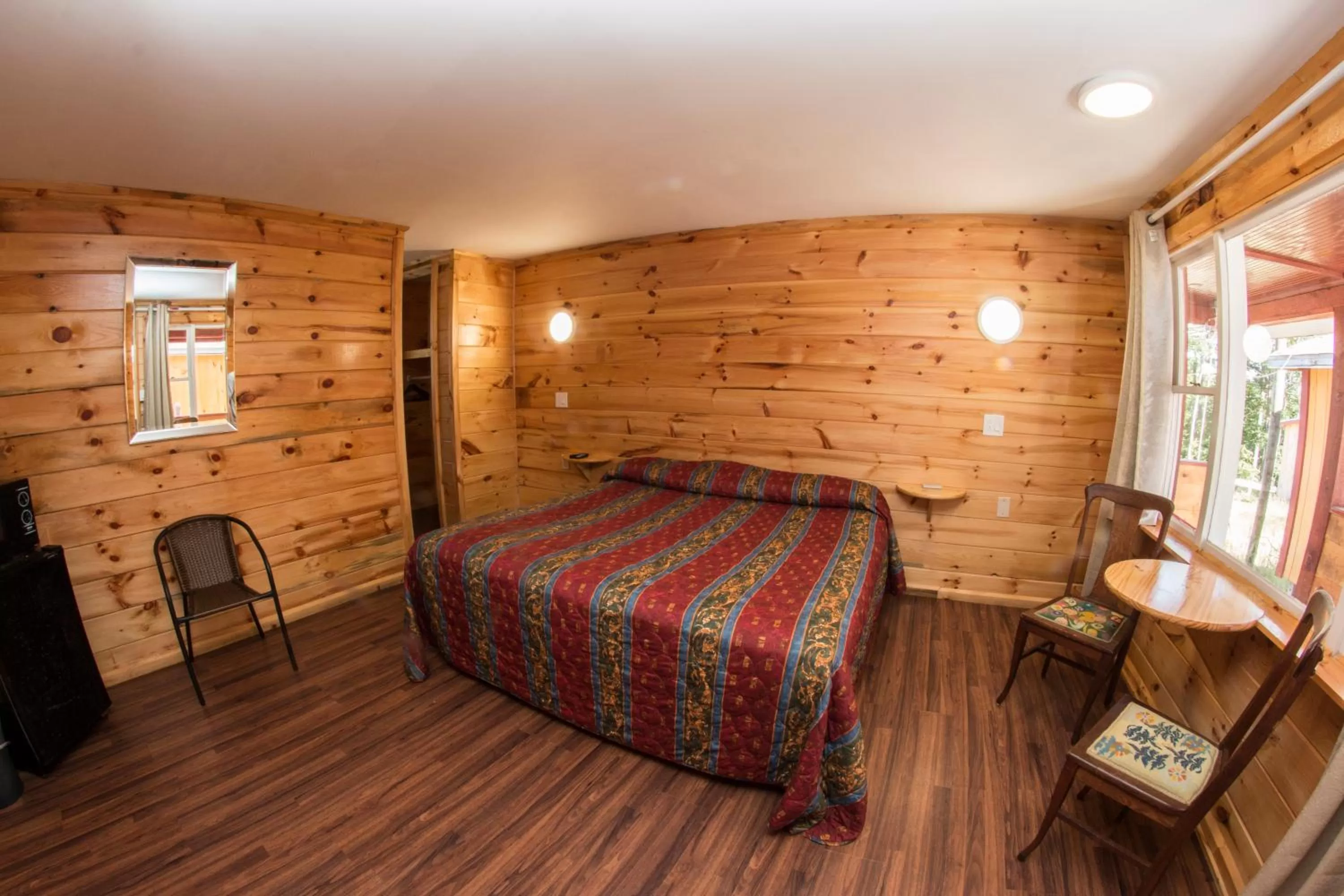 King Hendrick Motel and Suites