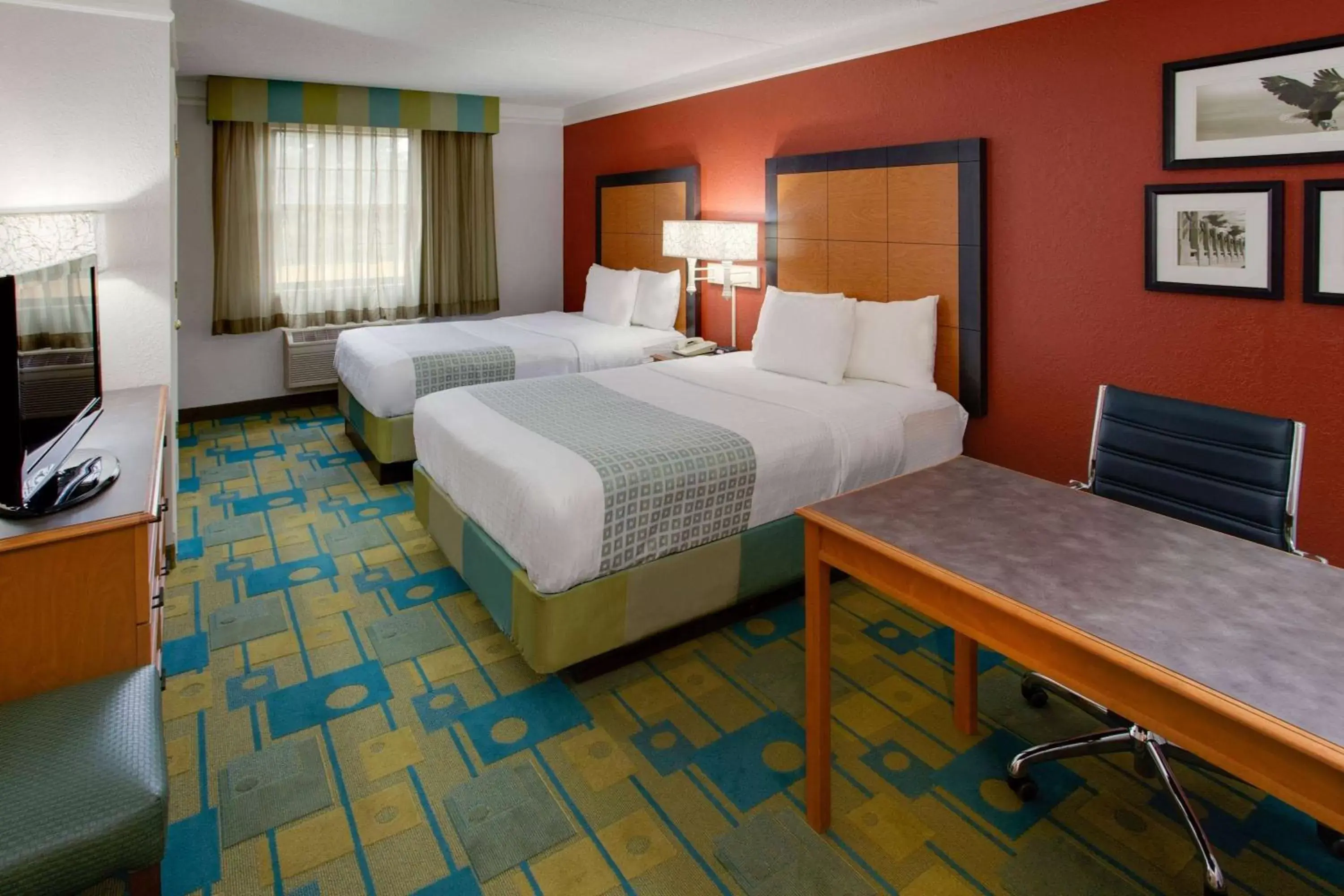 Photo of the whole room in La Quinta Inn by Wyndham Pittsburgh Airport