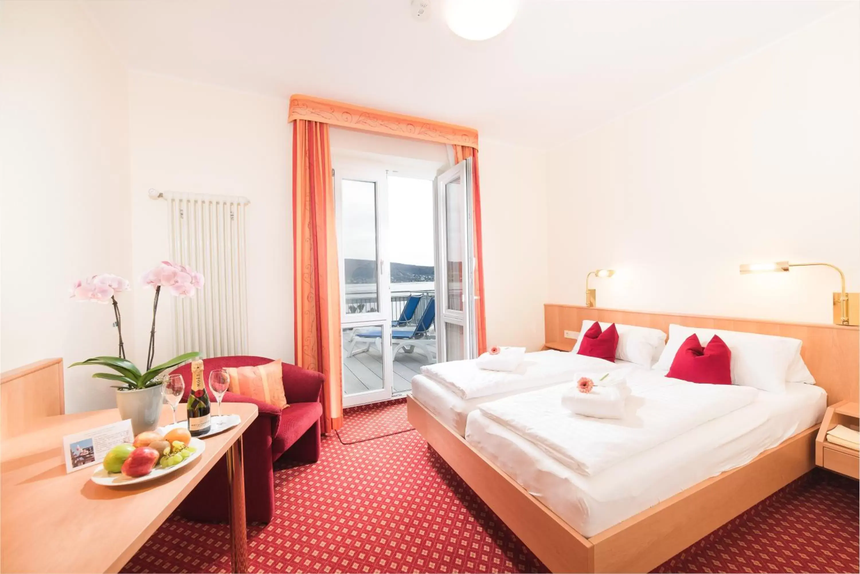 Superior Double Room with Lake View and Balcony in Strandhotel Löchnerhaus Superior Double Room with Lake View and Balcony in Strandhotel Löchnerhaus