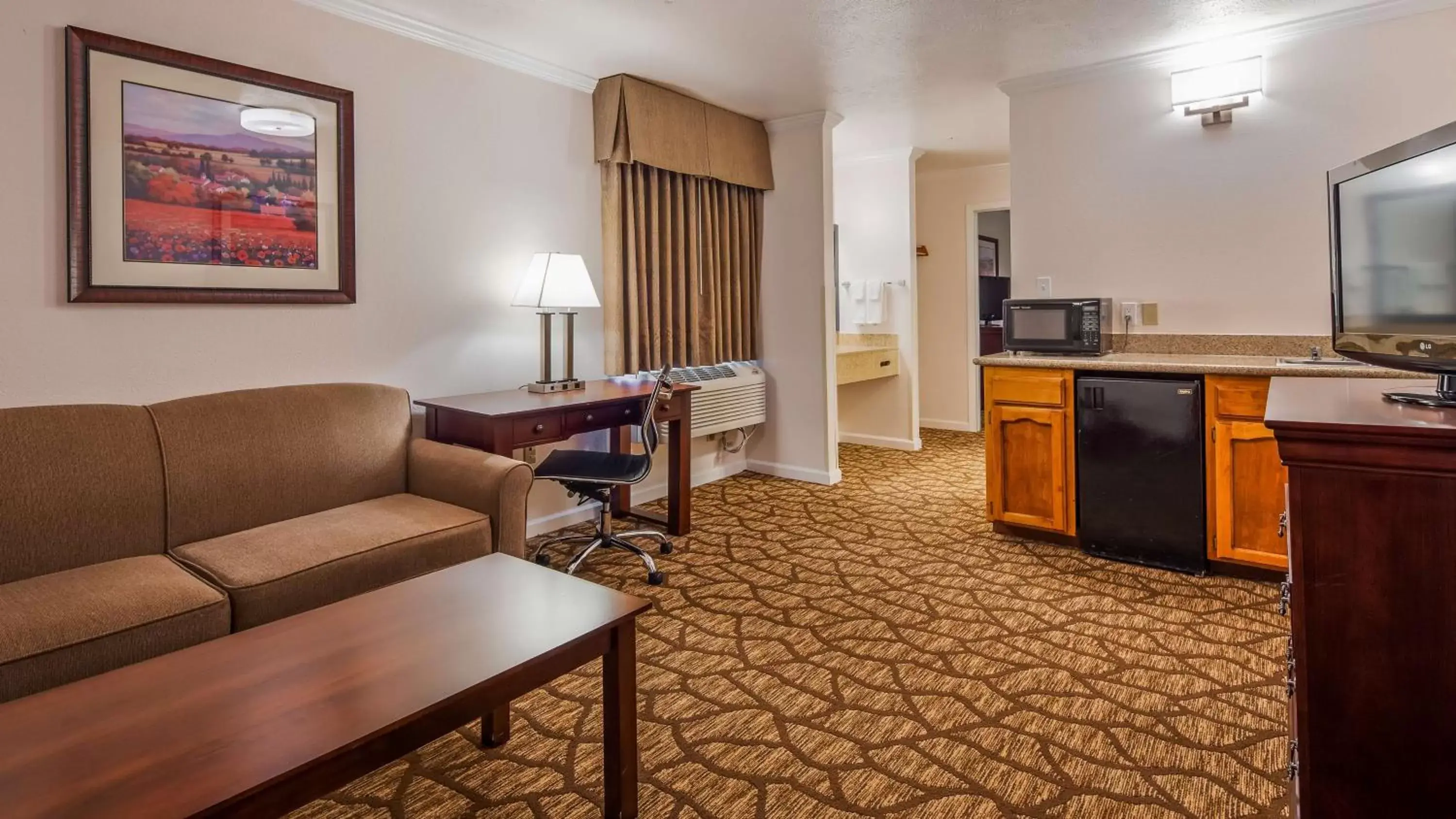Photo of the whole room, Seating Area in Best Western Salinas Monterey