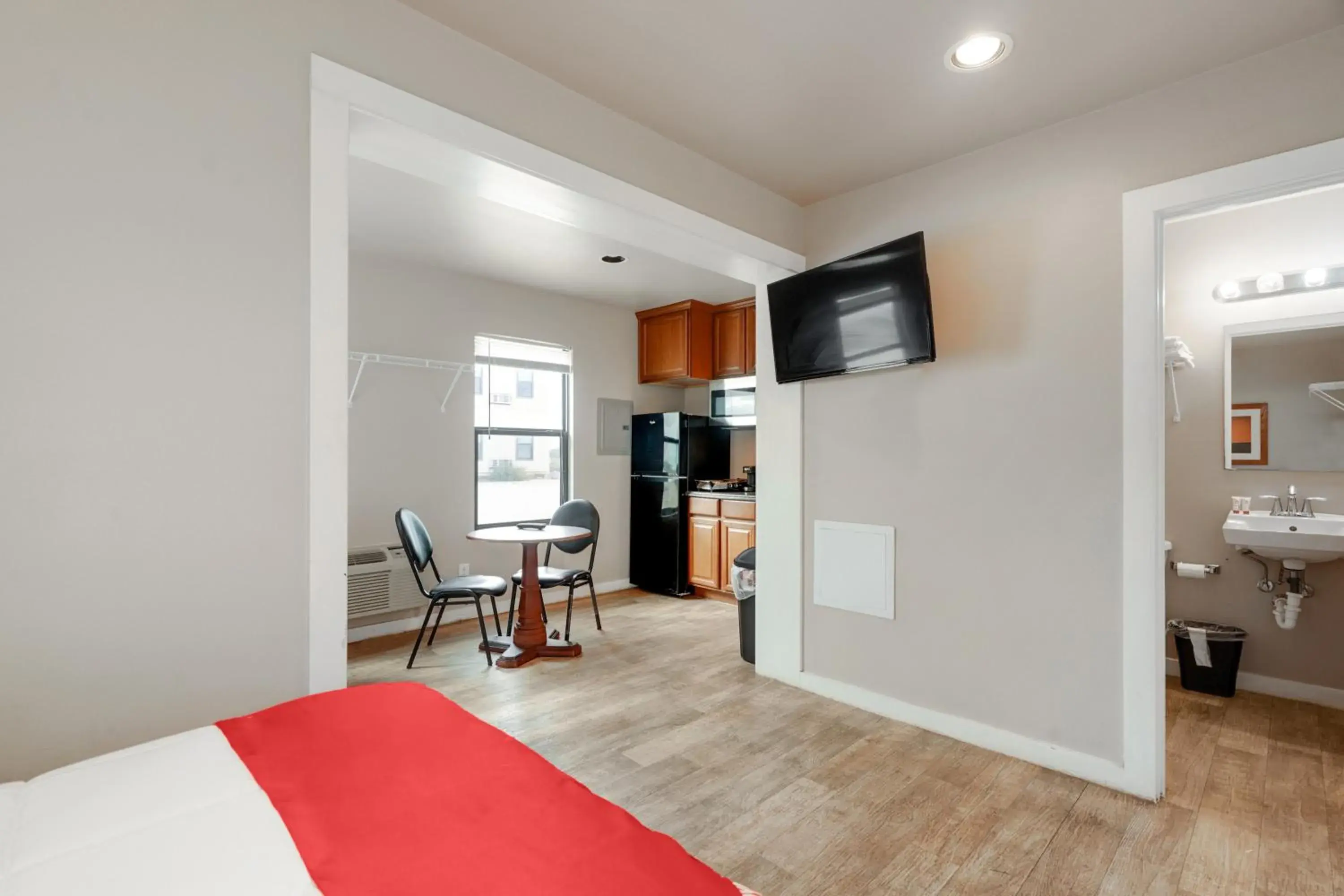 TV and multimedia, Bed in The Resource Inn -Big Lake TX TV and multimedia, Bed in The Resource Inn -Big Lake TX