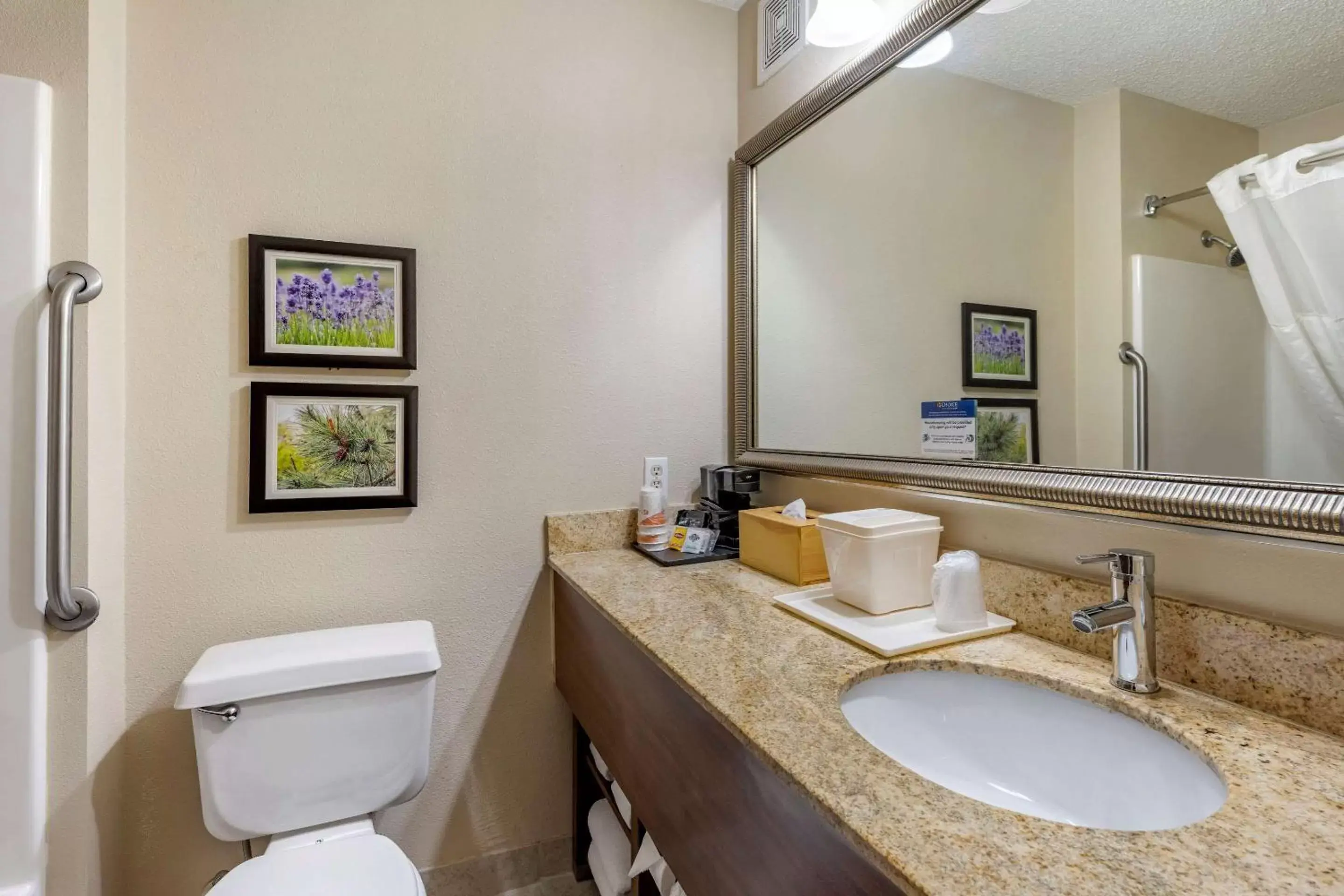 Bathroom in Comfort Inn & Suites Kelso - Longview