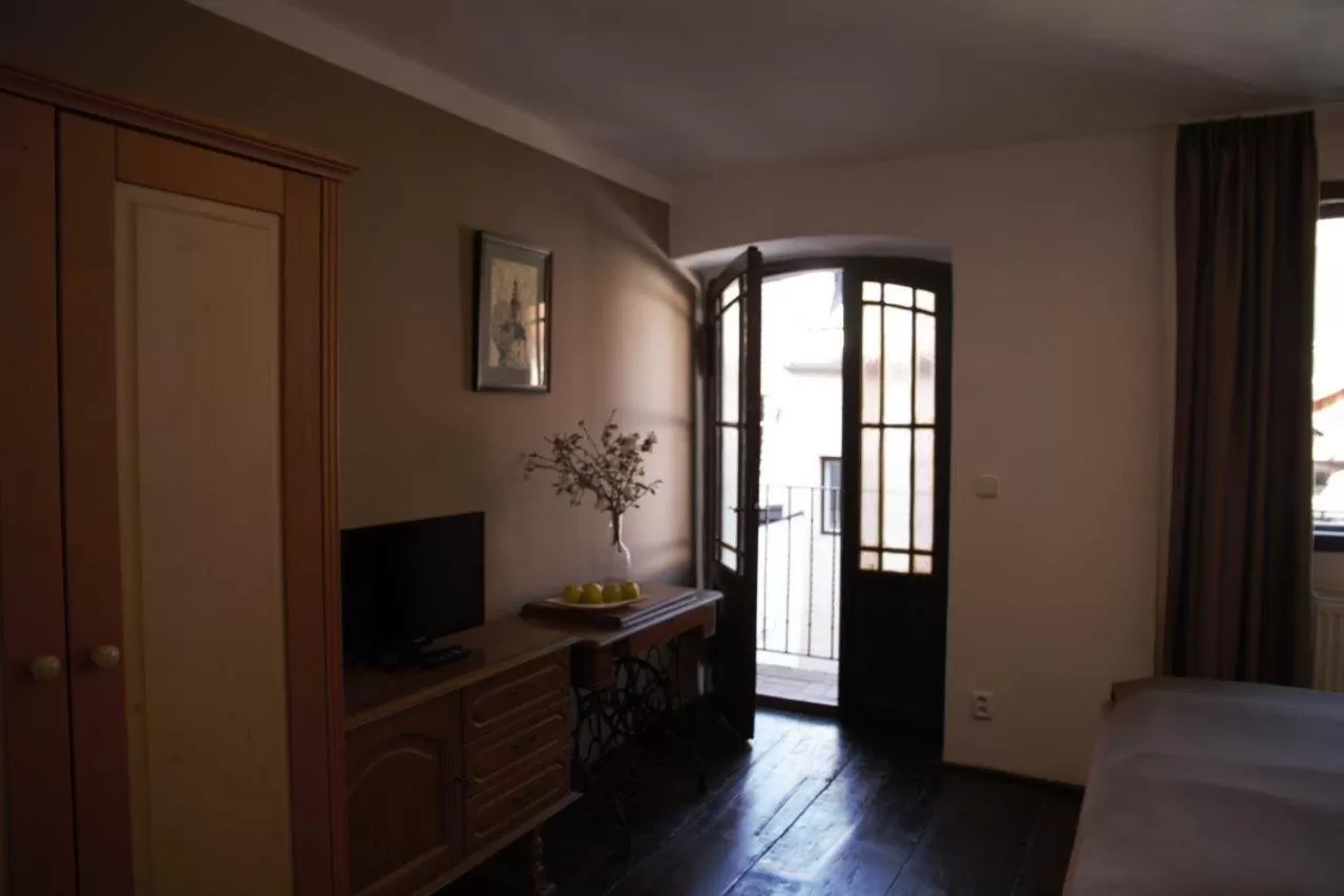 Balcony/Terrace, Bed in Hotel Svambersky dum