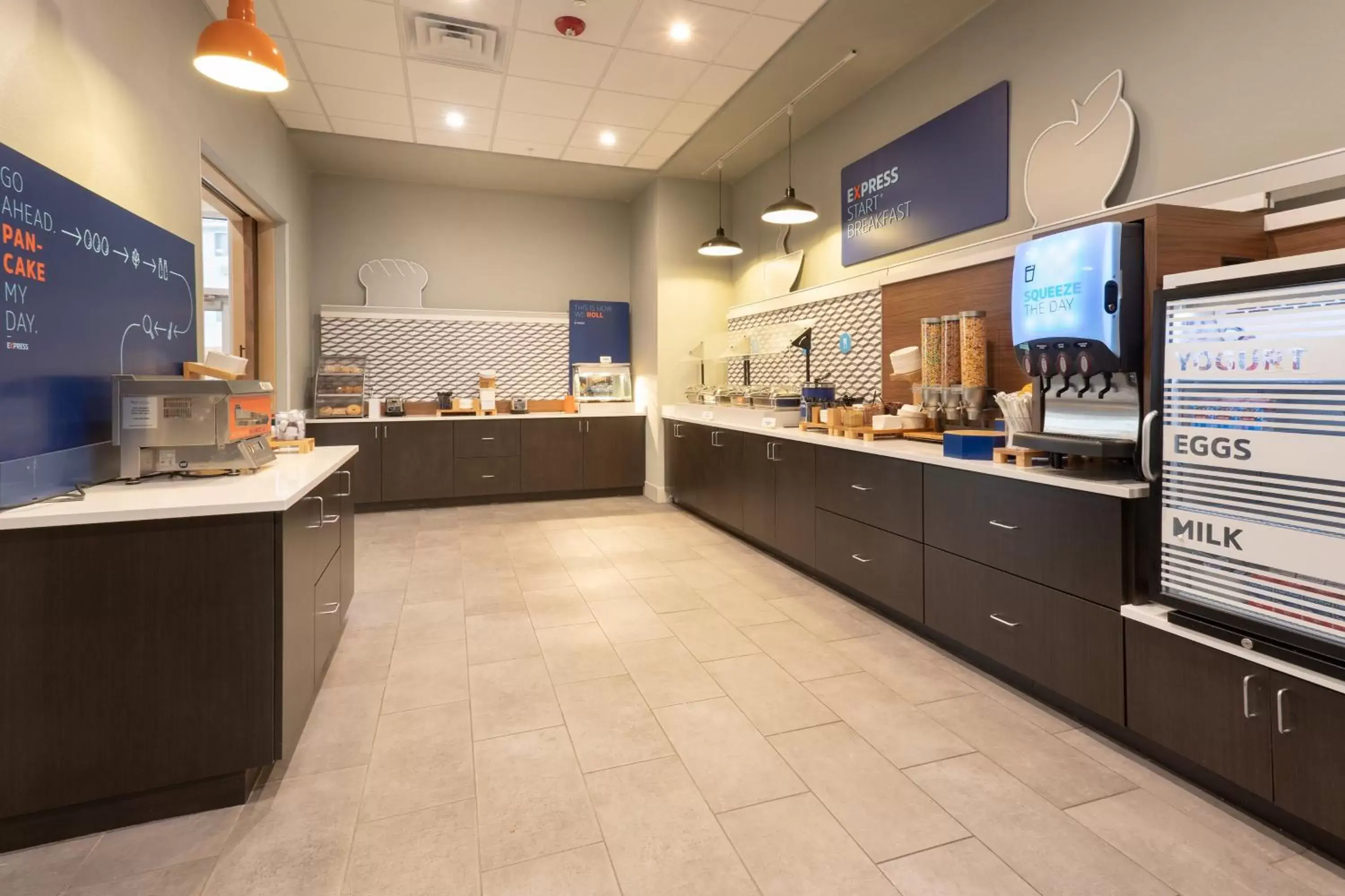 Breakfast, Kitchen/Kitchenette in Holiday Inn Express & Suites - Firestone - Longmont , an IHG Hotel