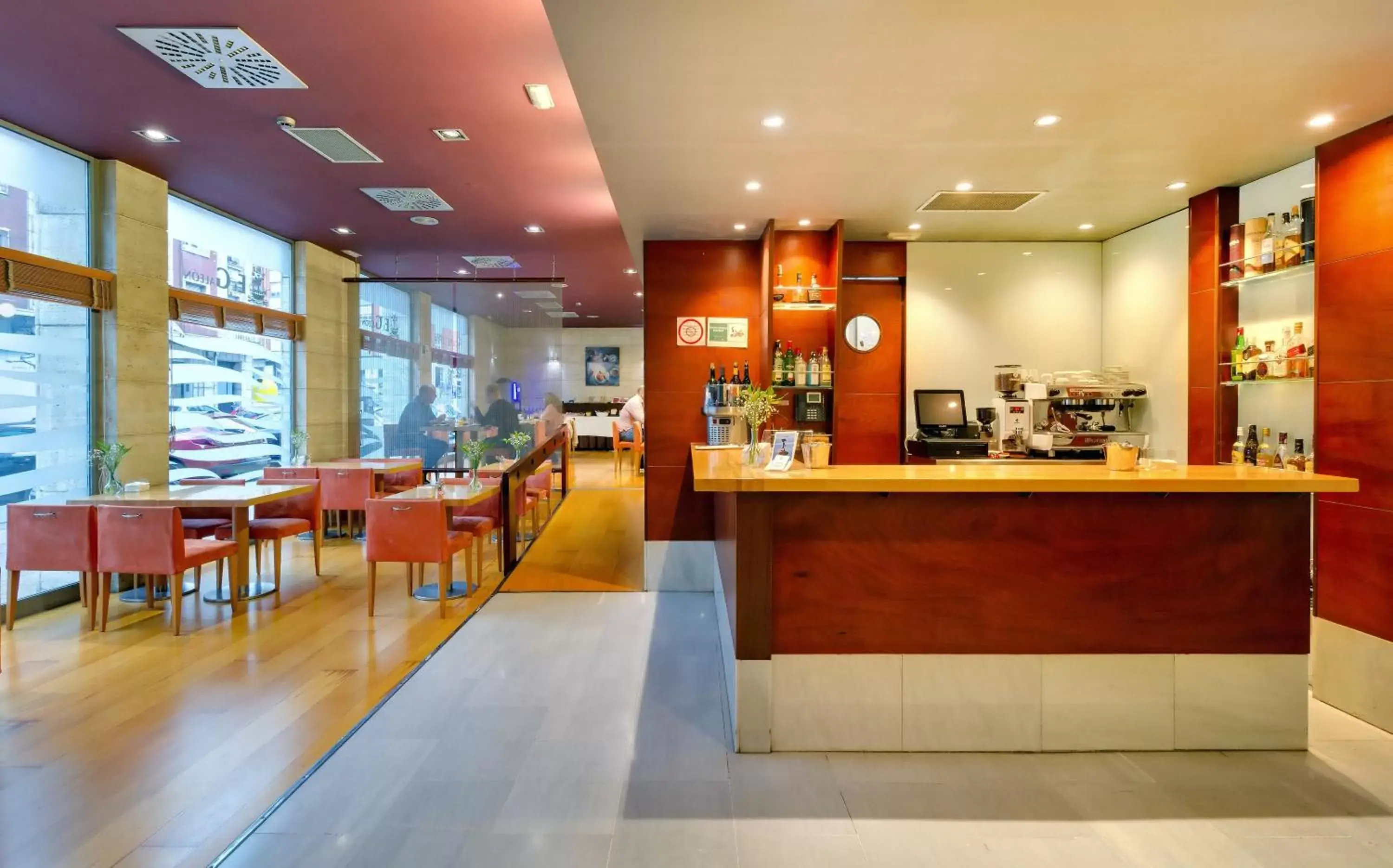 Lounge or bar in Oca Villa de Avilés Hotel Lounge or bar in Oca Villa de Avilés Hotel