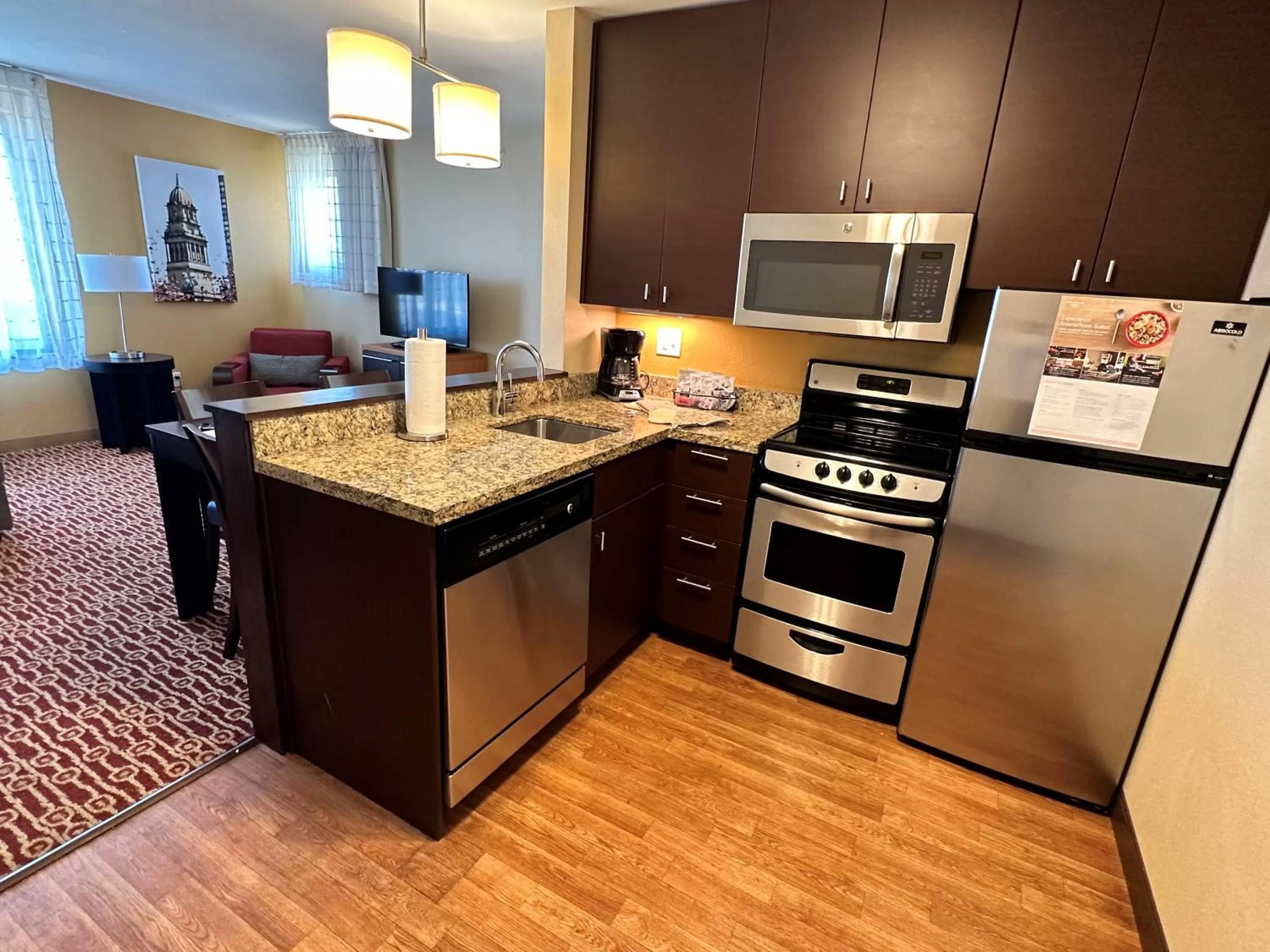 kitchen in TownePlace Suites by Marriott Detroit Troy