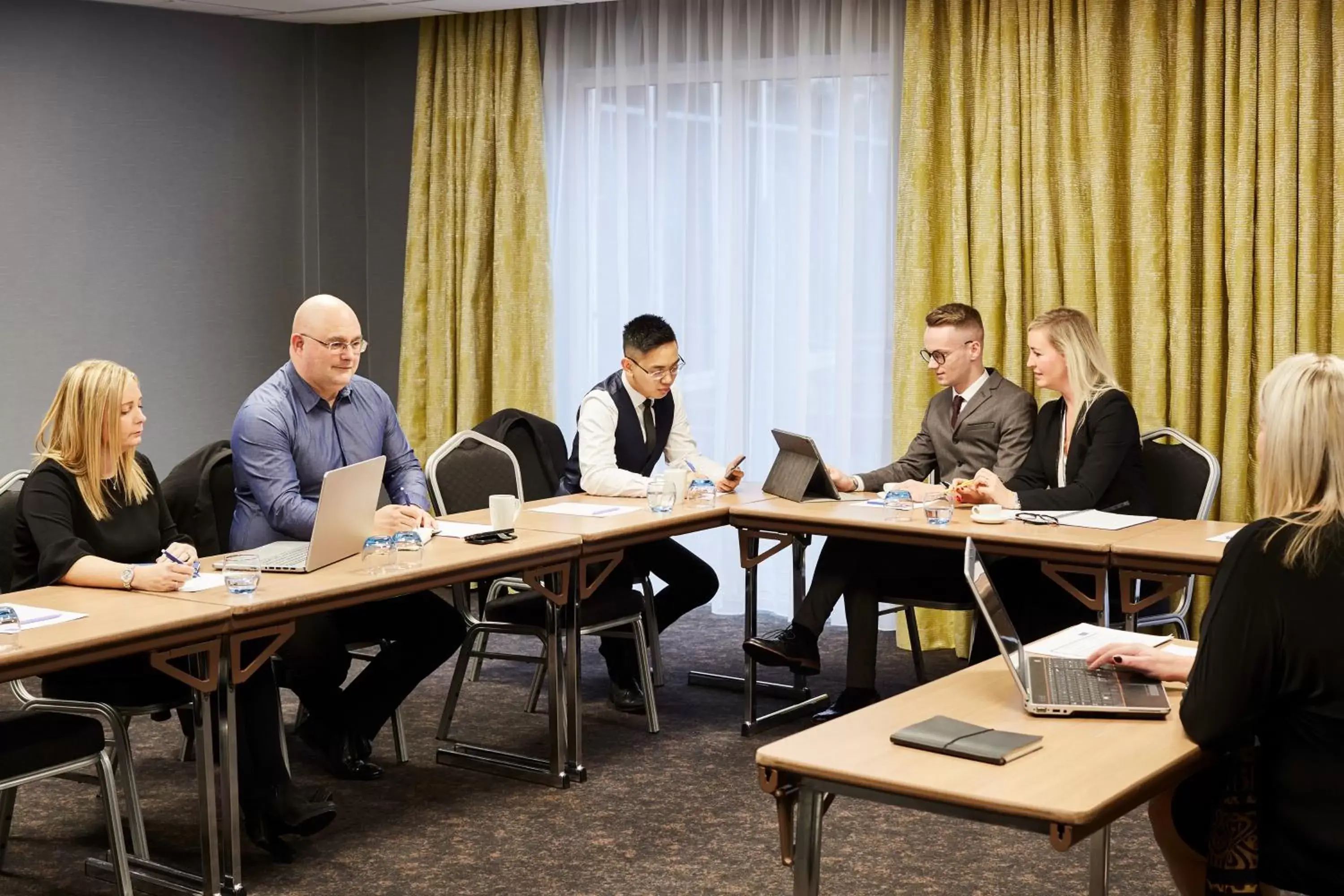 Meeting/conference room in Novotel Wolverhampton City Centre