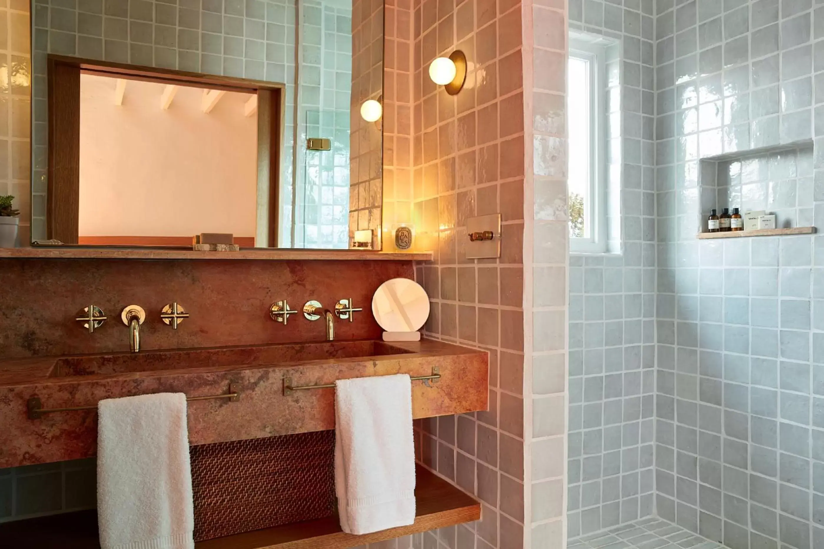 Bathroom in Hotel Joaquin