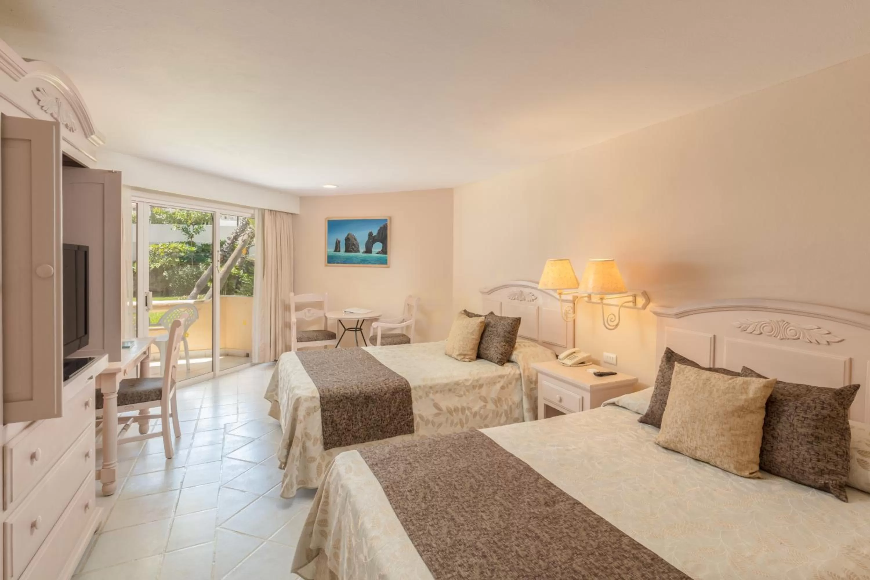 Photo of the whole room, Bed in Posada Real Los Cabos