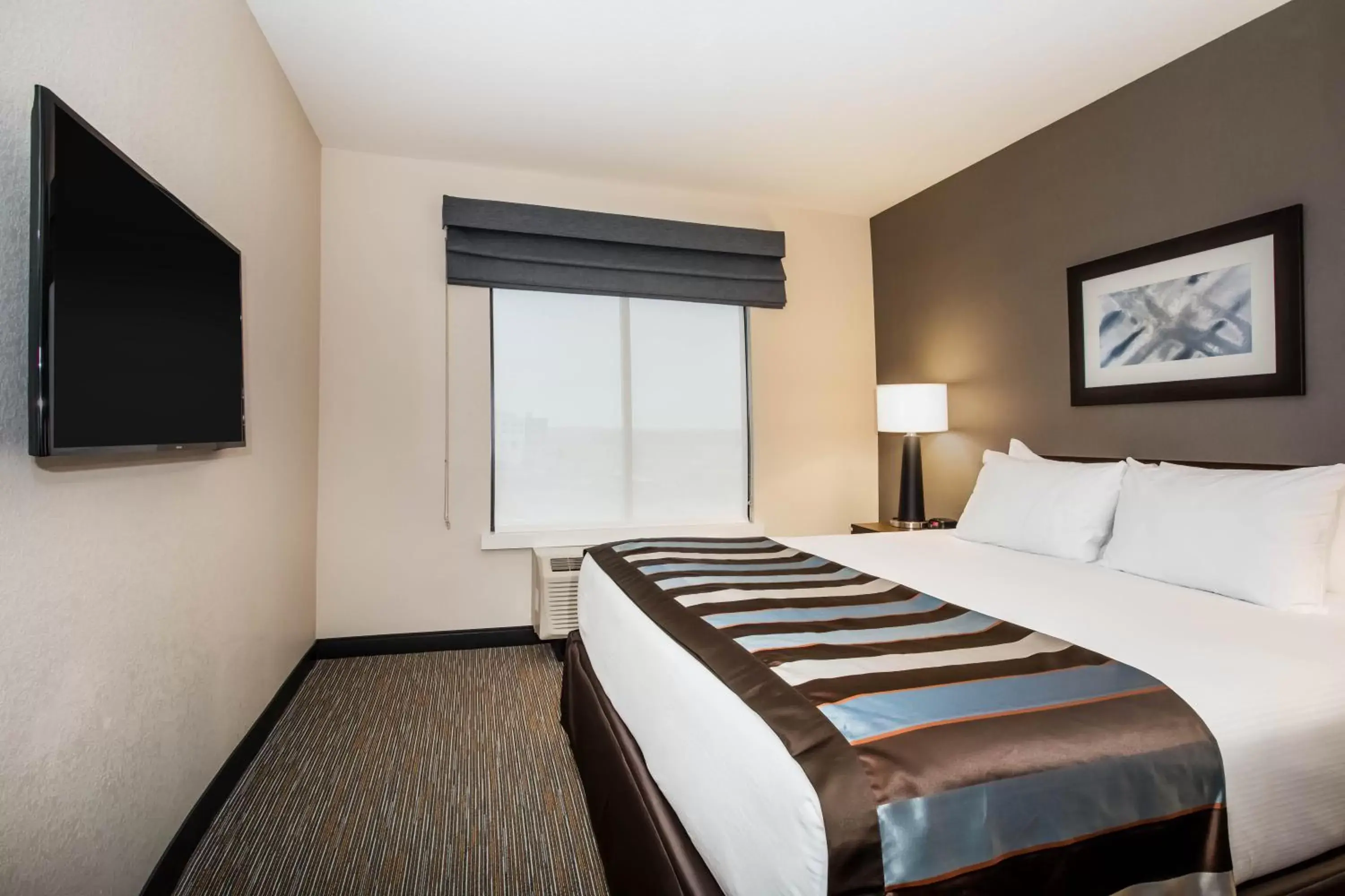 Bed in Wingate by Wyndham Denver Airport