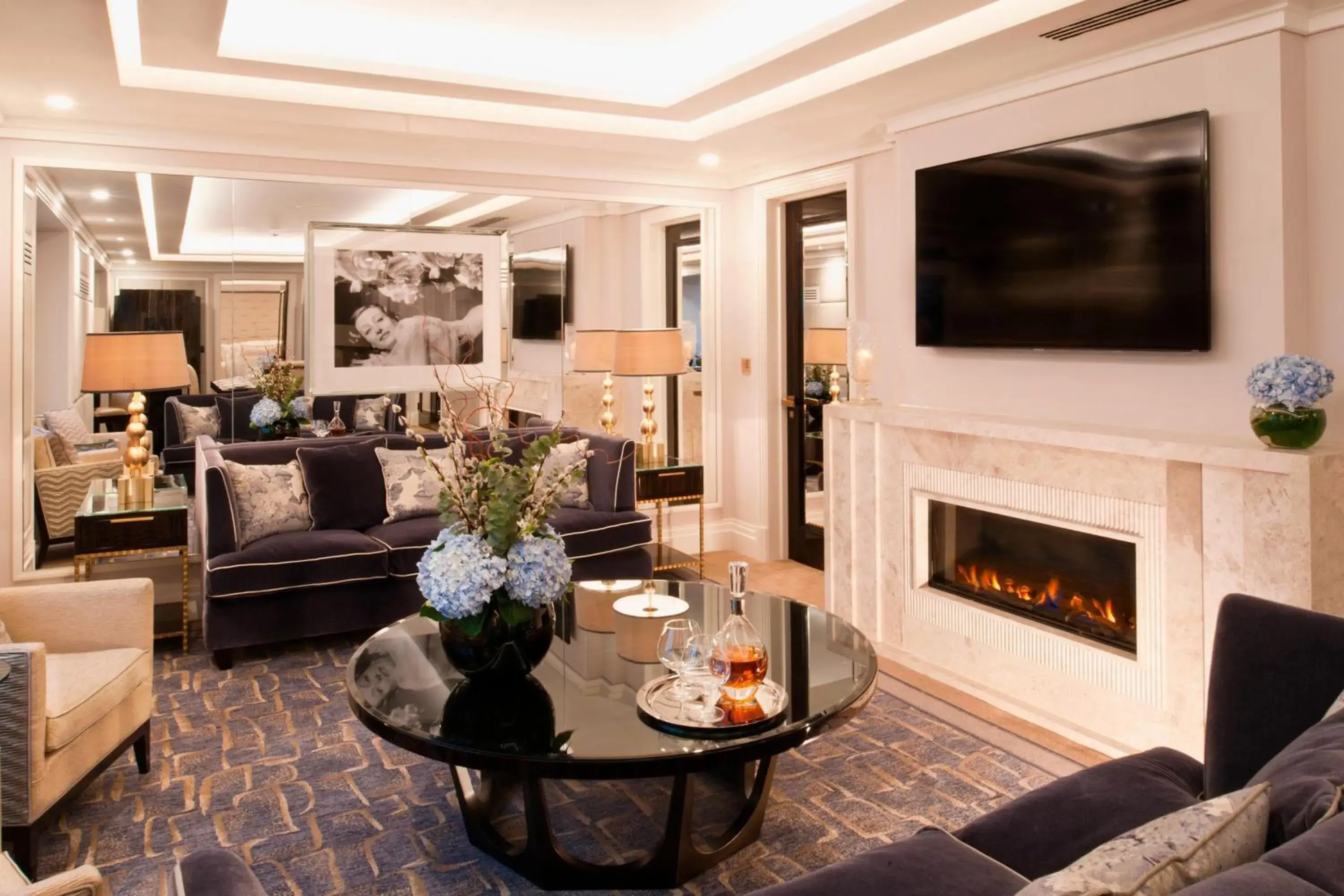 Lounge or bar, Seating Area in The Wellesley Knightsbridge, a Luxury Collection Hotel, London