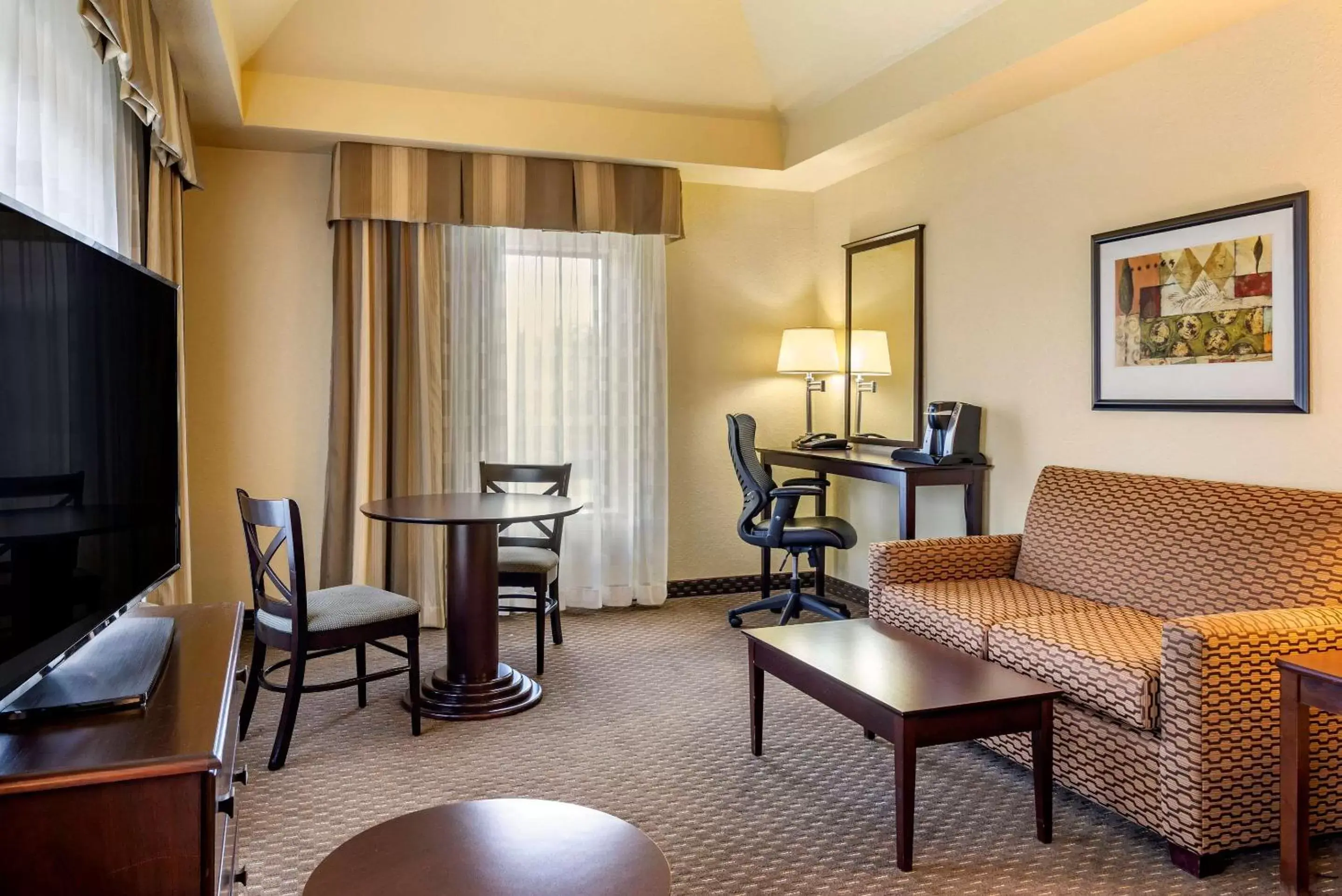 Photo of the whole room, Seating Area in Comfort Inn & Suites Dahlonega University Area